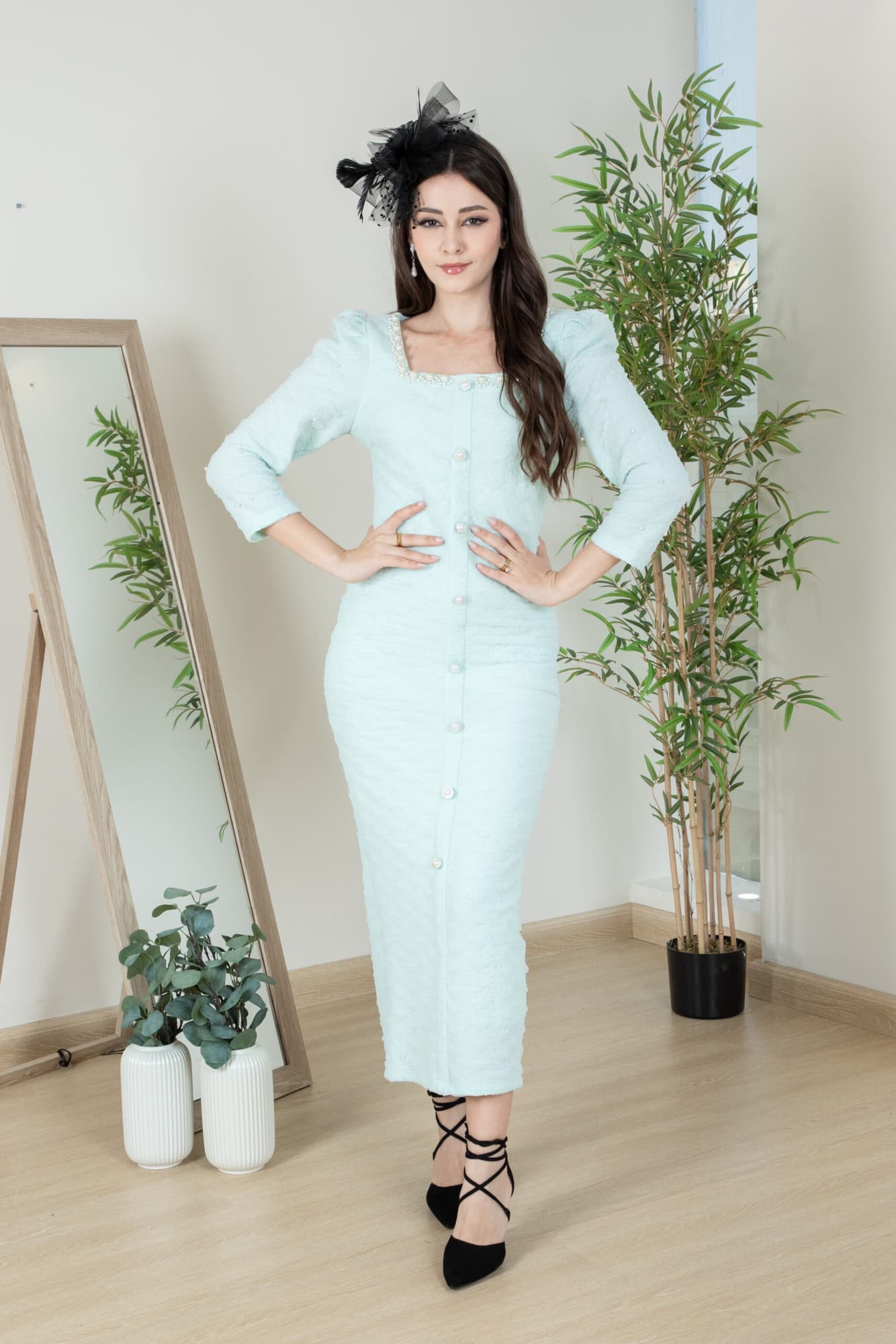 فستان شتوي ماسك بقصة عنق مزينة بلؤلؤ