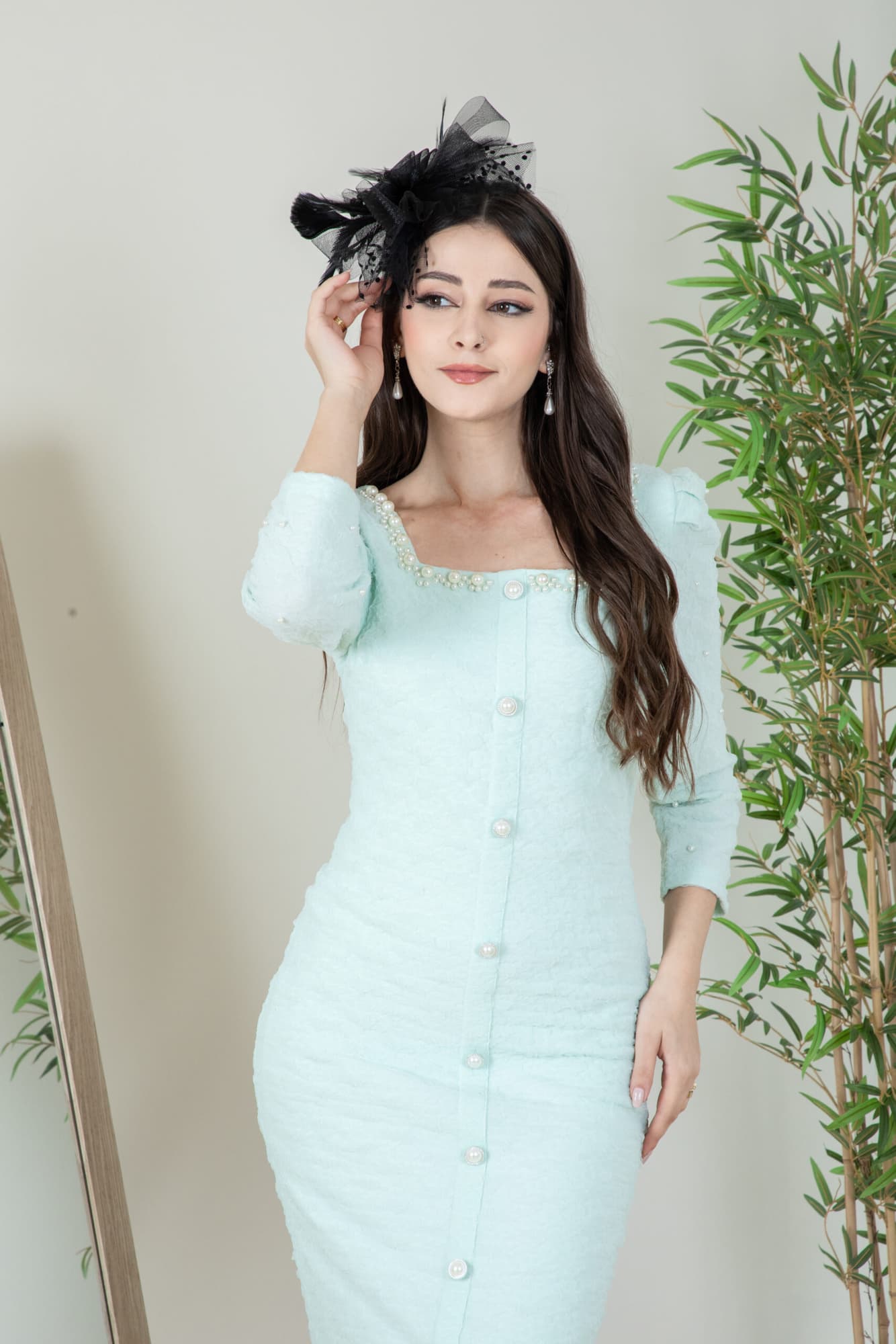 فستان شتوي ماسك بقصة عنق مزينة بلؤلؤ