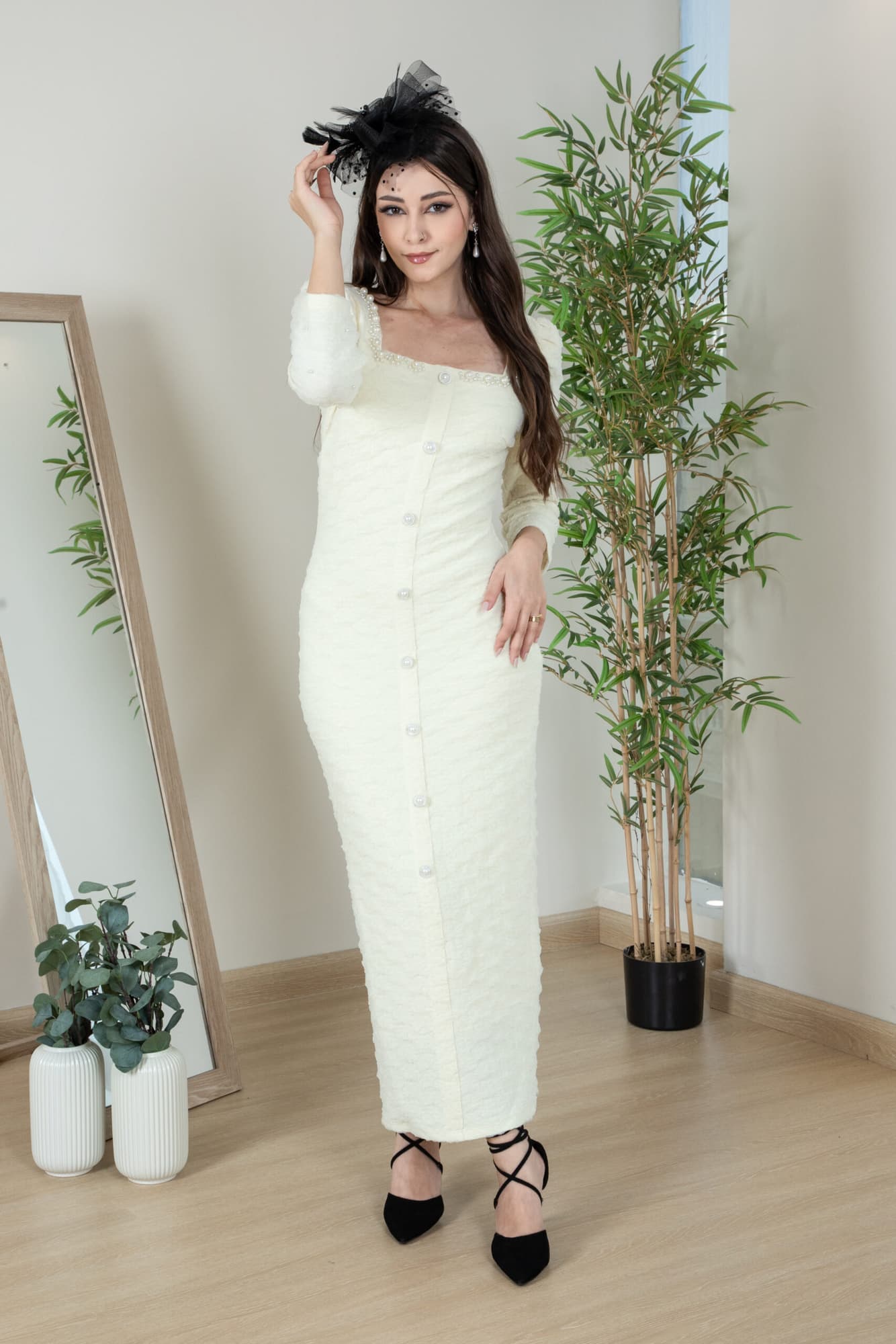 فستان شتوي ماسك بقصة عنق مزينة بلؤلؤ