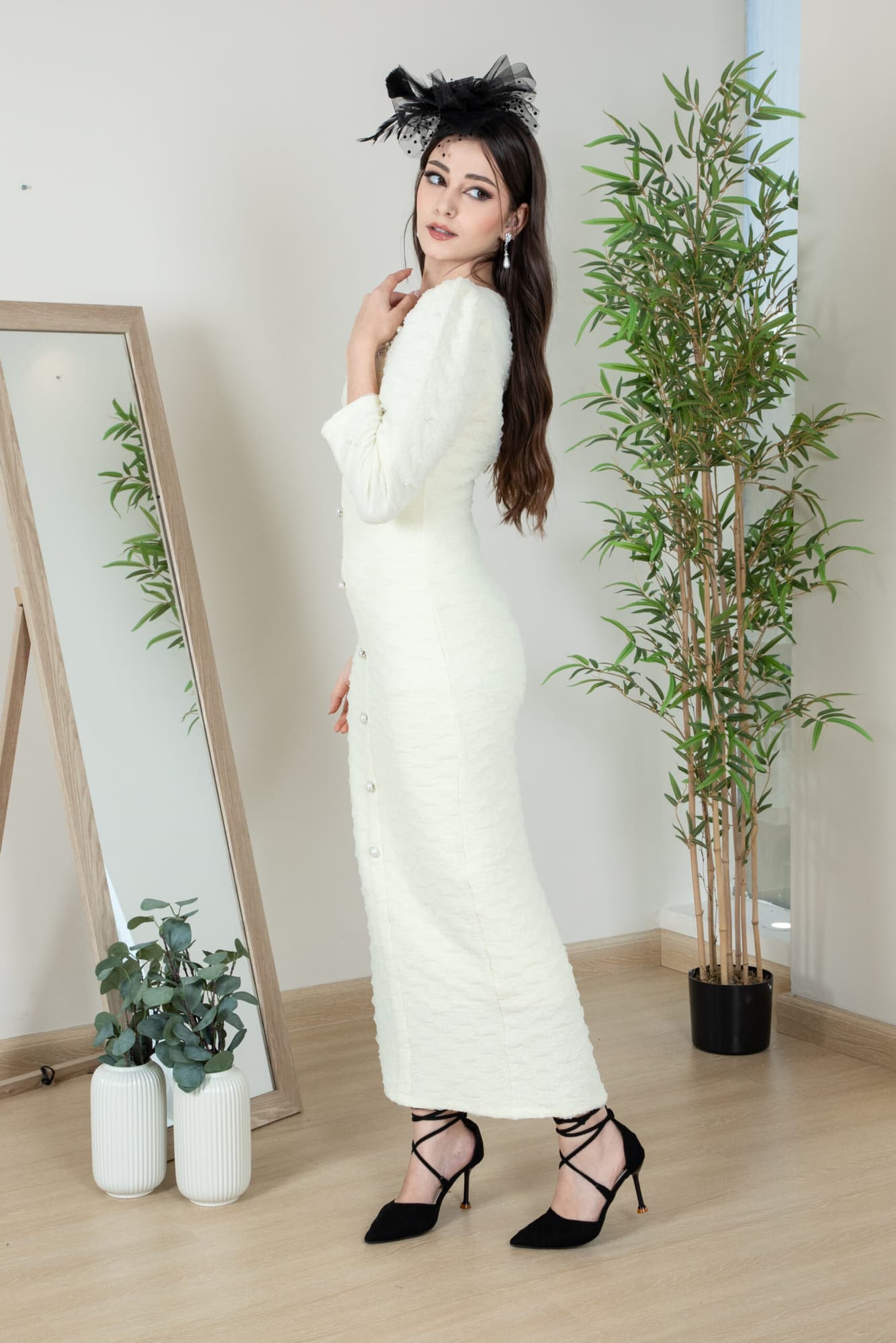 فستان شتوي ماسك بقصة عنق مزينة بلؤلؤ