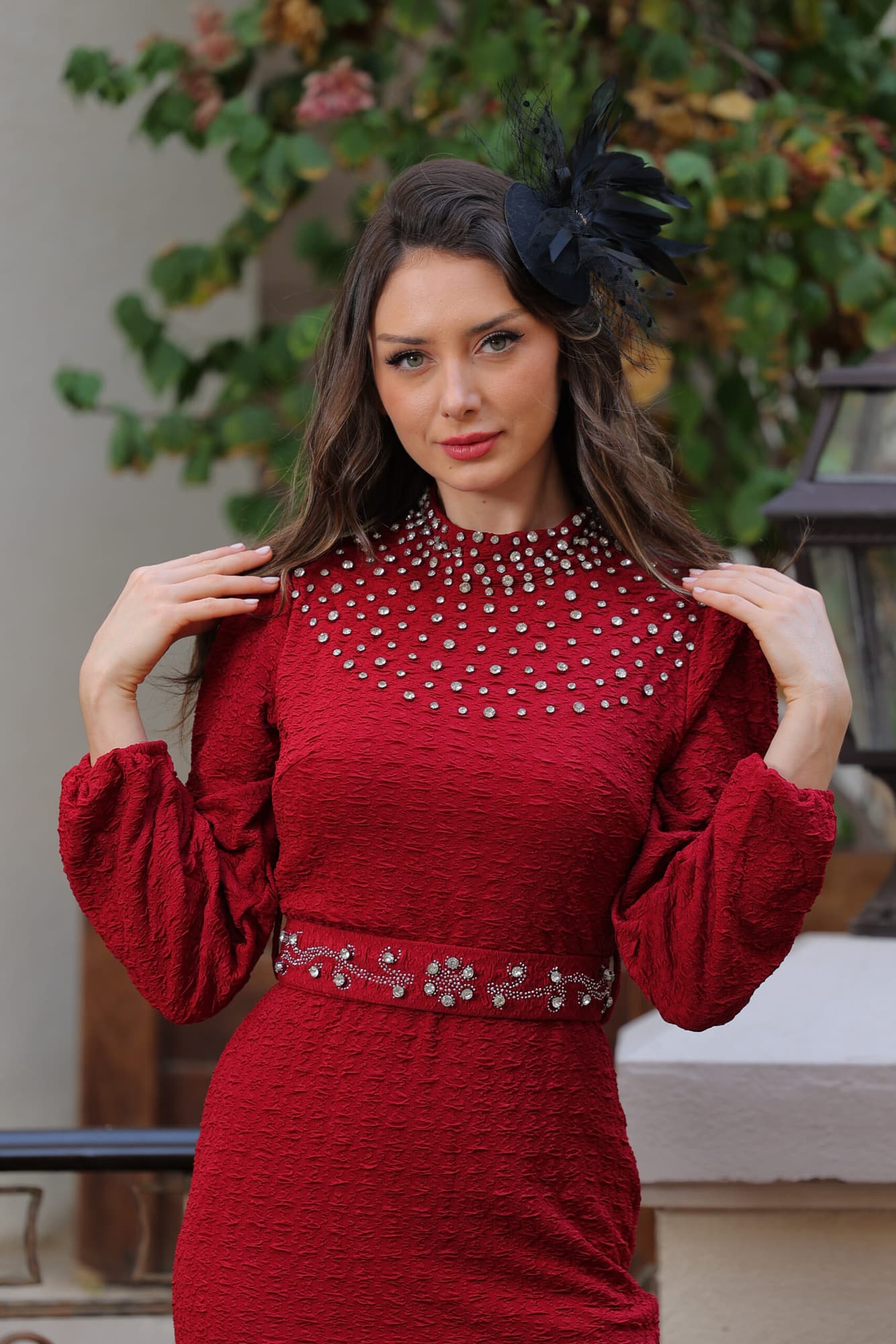 فستان ماسك بقصة عنق مزين بكريستال