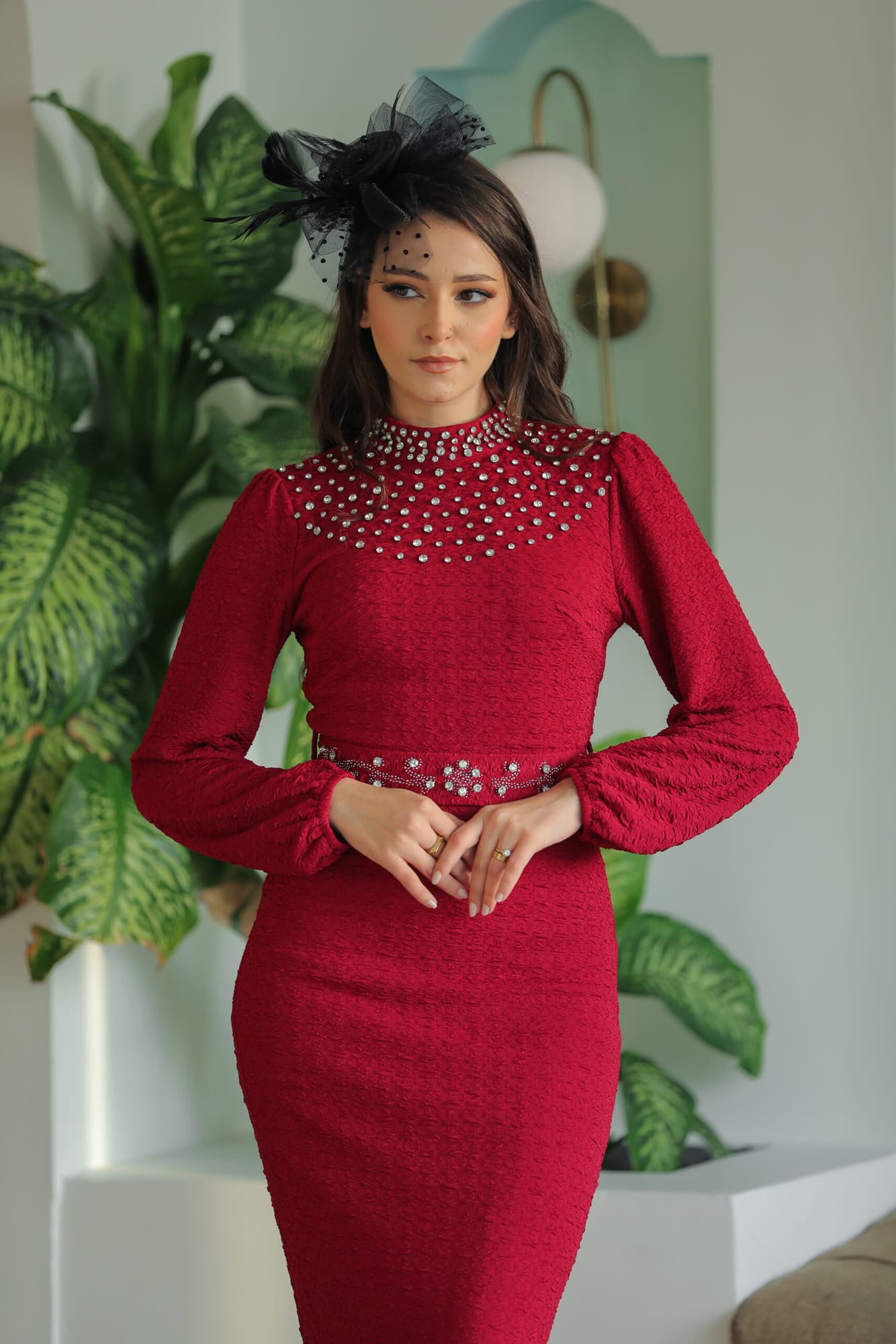 فستان ماسك بقصة عنق مزين بكريستال