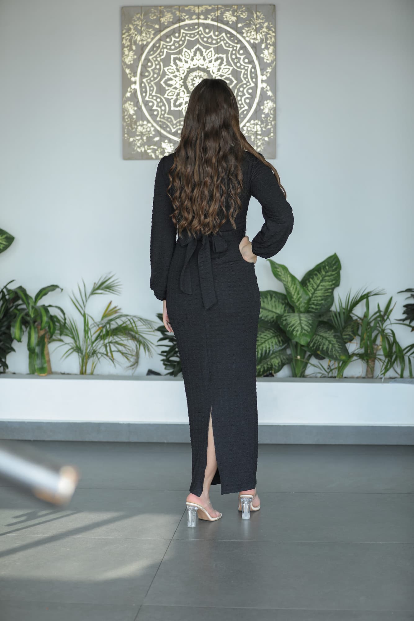 فستان ماسك بقصة عنق مزين بكريستال