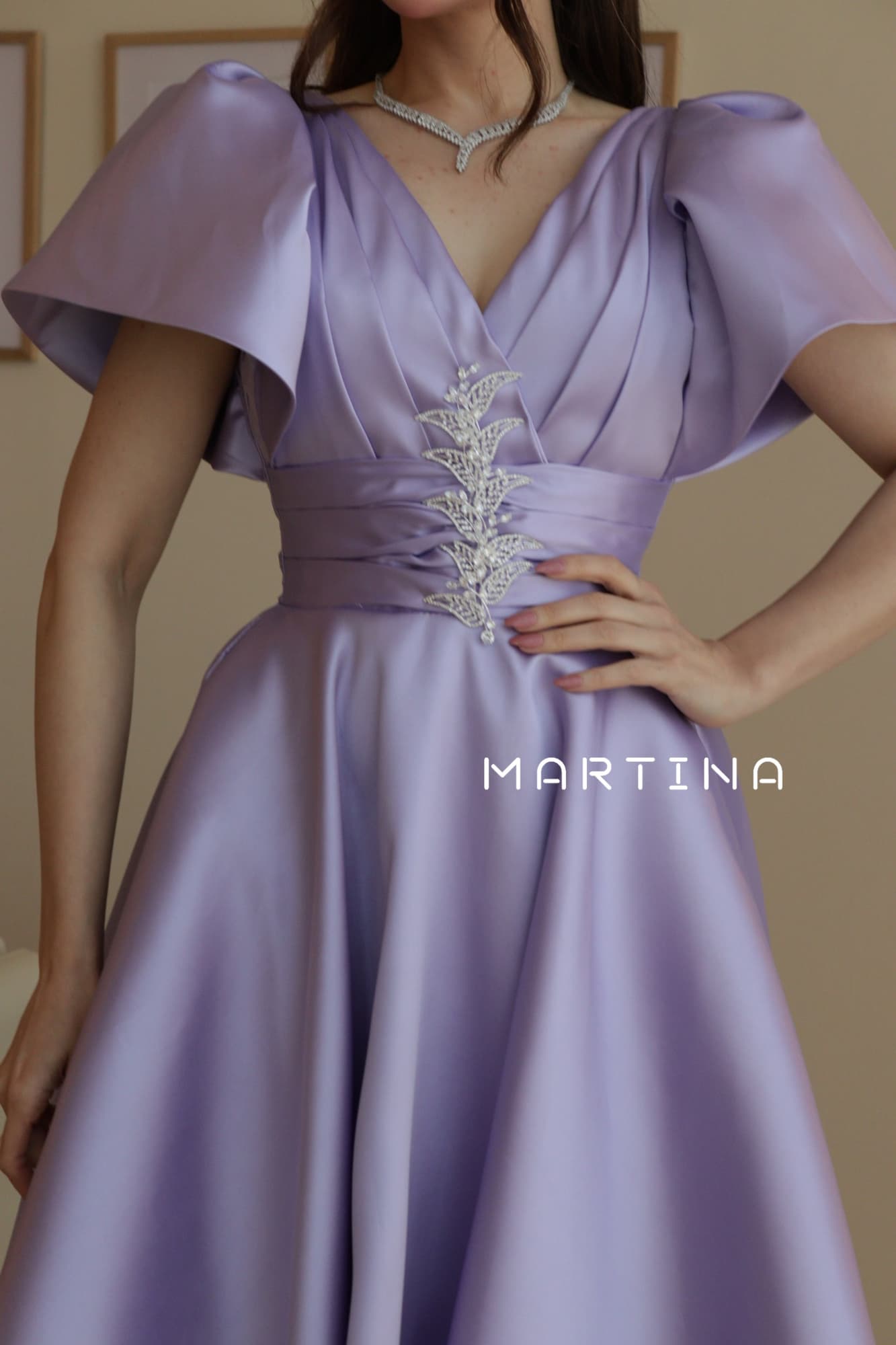 فستان فخم بلون ملكي مرصع بكرستال عند الخصر موف فاتح