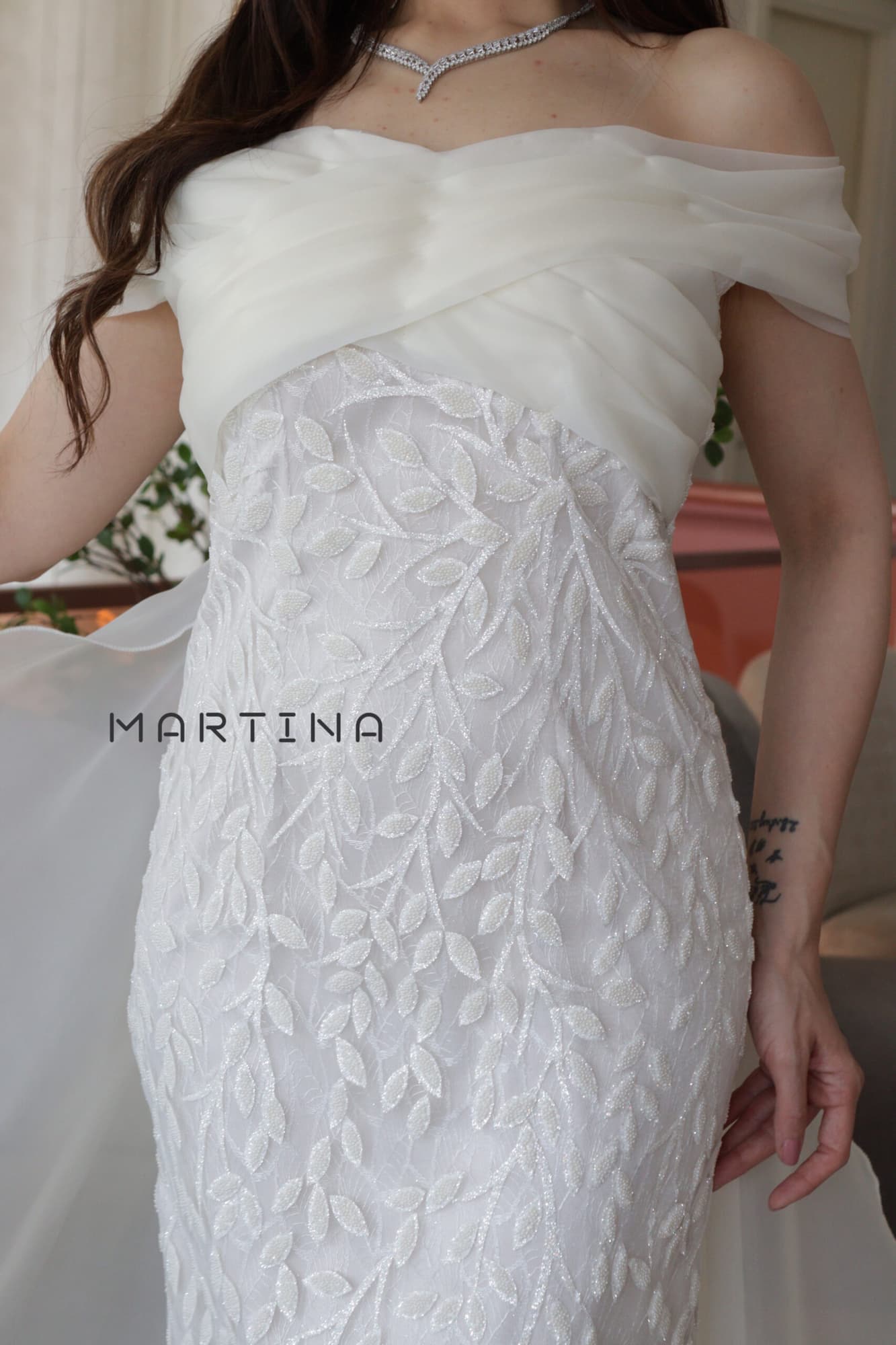 فستان سكري طويل ماكسي انيق بتفصيل فيونكه