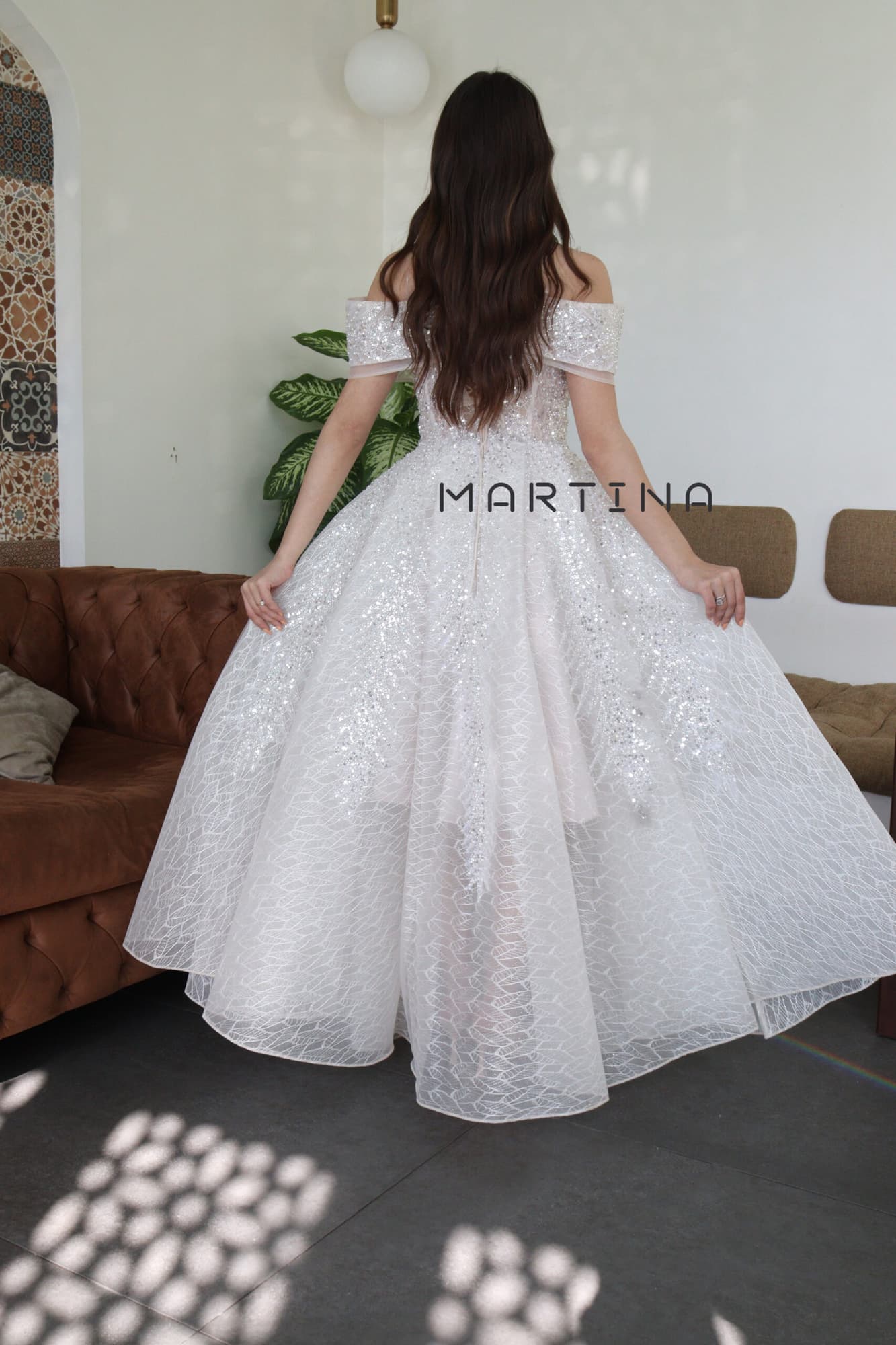 فستان سهرة طويل مطرز بخرز فخم