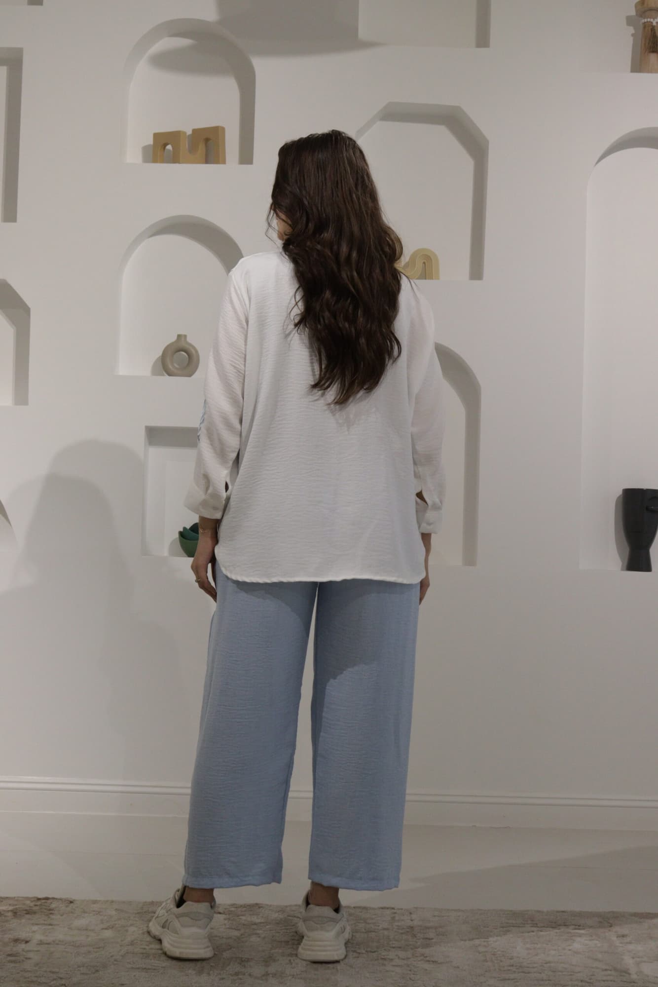 طقم بنطلون وبلوزة بطبعة ورق شجر