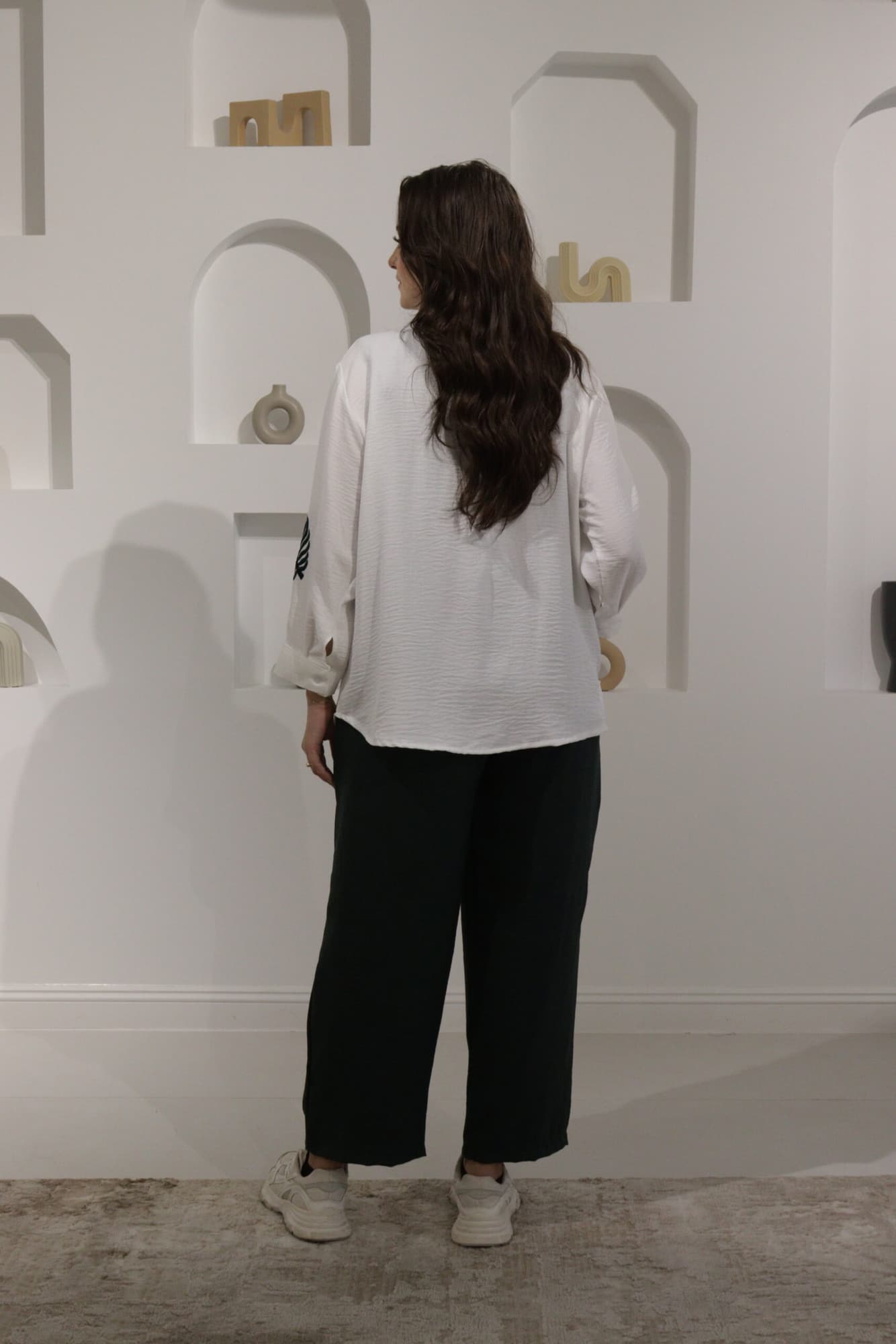 طقم بنطلون وبلوزة بطبعة ورق شجر