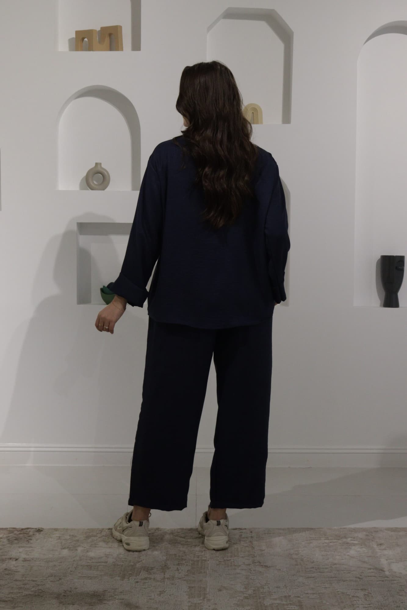 طقم بنطلون وبلوزة بتطريز ورق شجر مزينه بفصوص