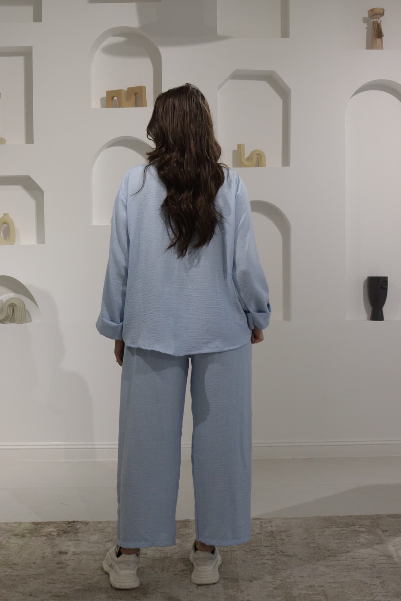 طقم بنطلون وبلوزة بتطريز ورق شجر مزينه بفصوص