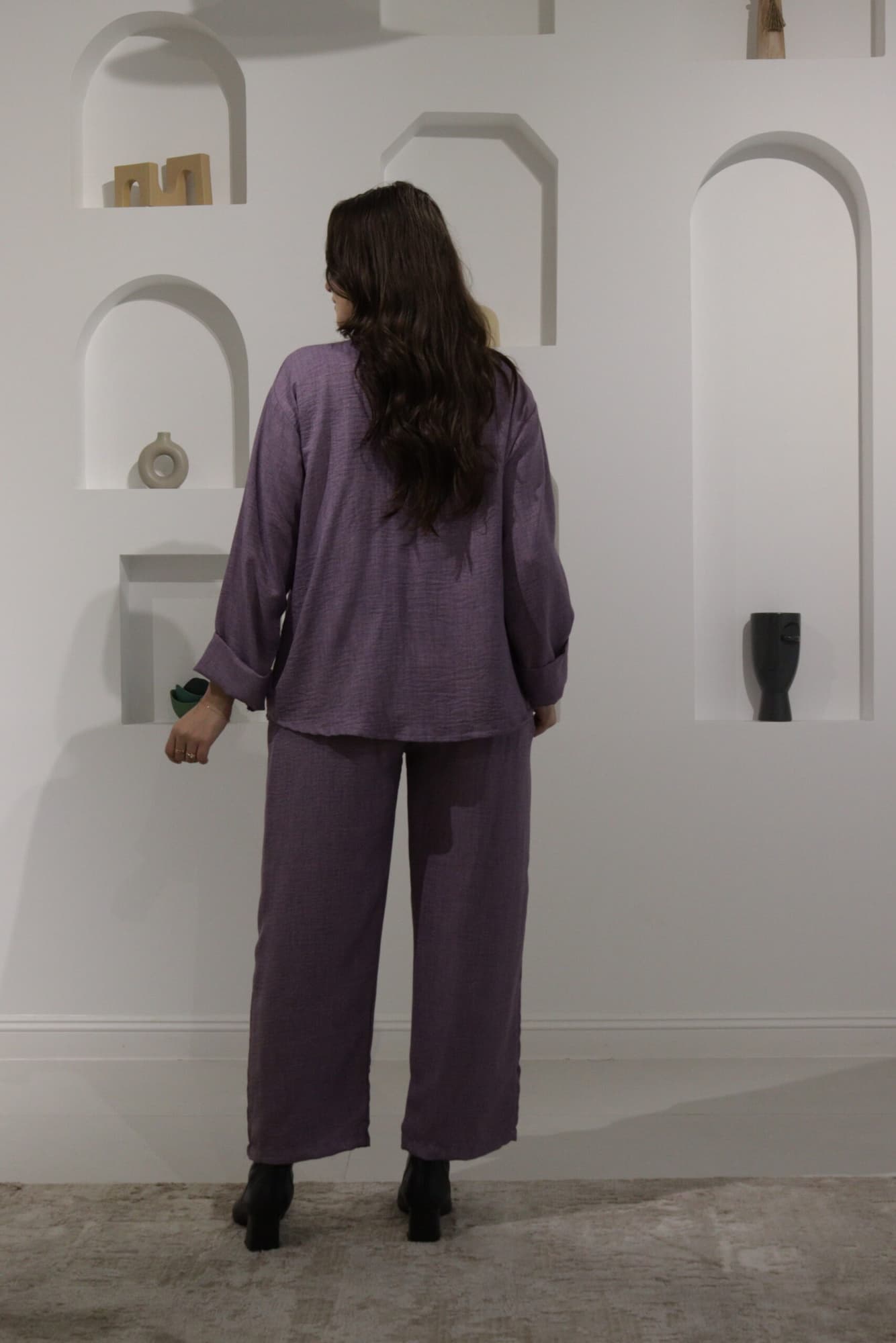 طقم بنطلون وبلوزة بتطريز ورق شجر مزينه بفصوص