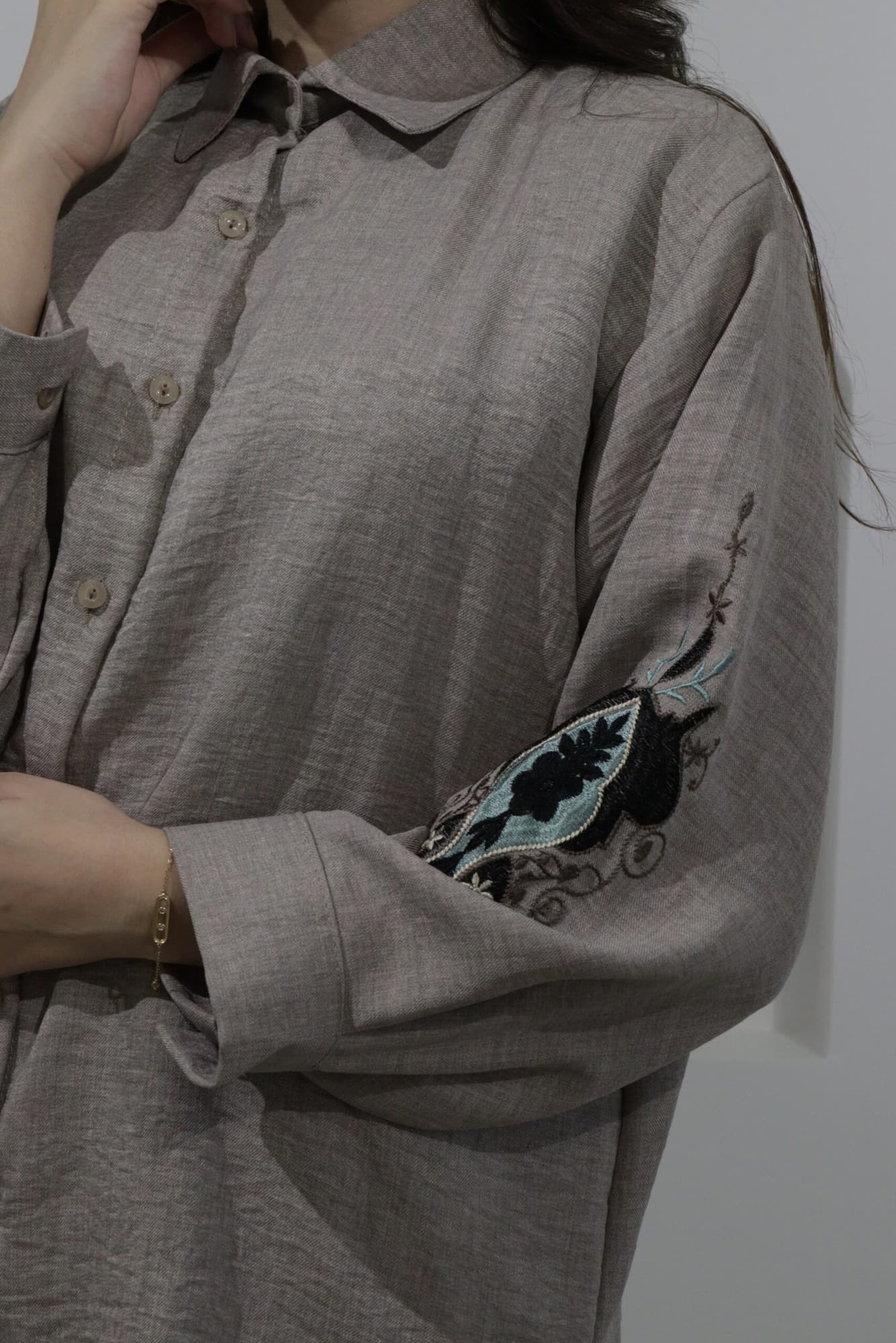 طقم بنطلون وبلوزة كاجوال بتطرز خيوط اسود