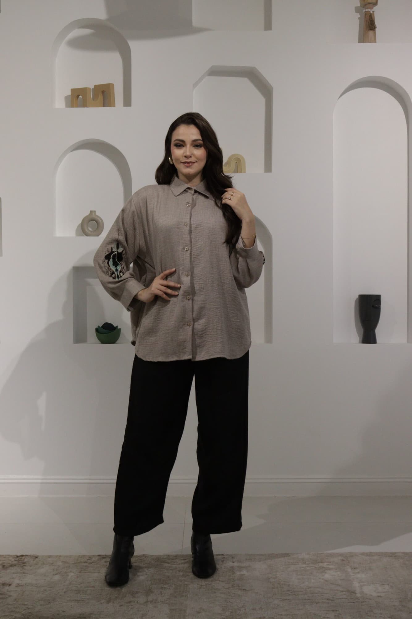 طقم بنطلون وبلوزة كاجوال بتطرز خيوط