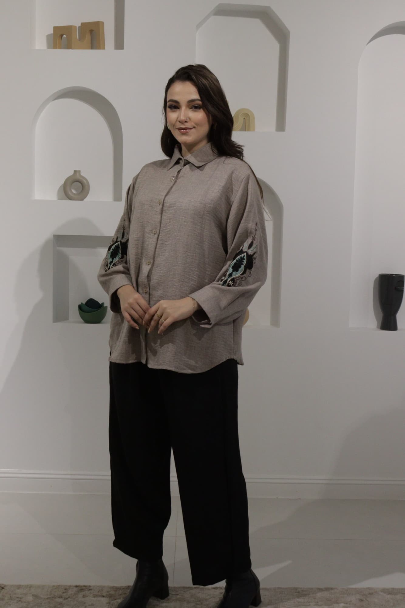 طقم بنطلون وبلوزة كاجوال بتطرز خيوط