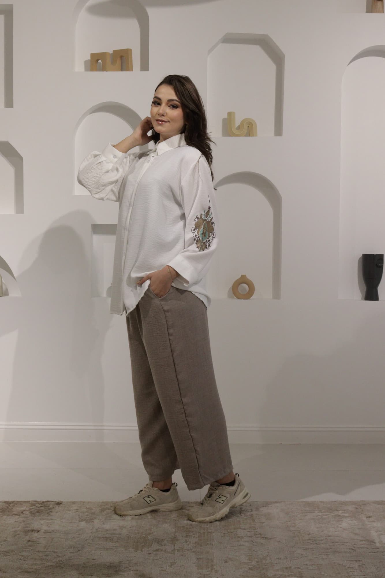 طقم بنطلون وبلوزة كاجوال بتطرز خيوط