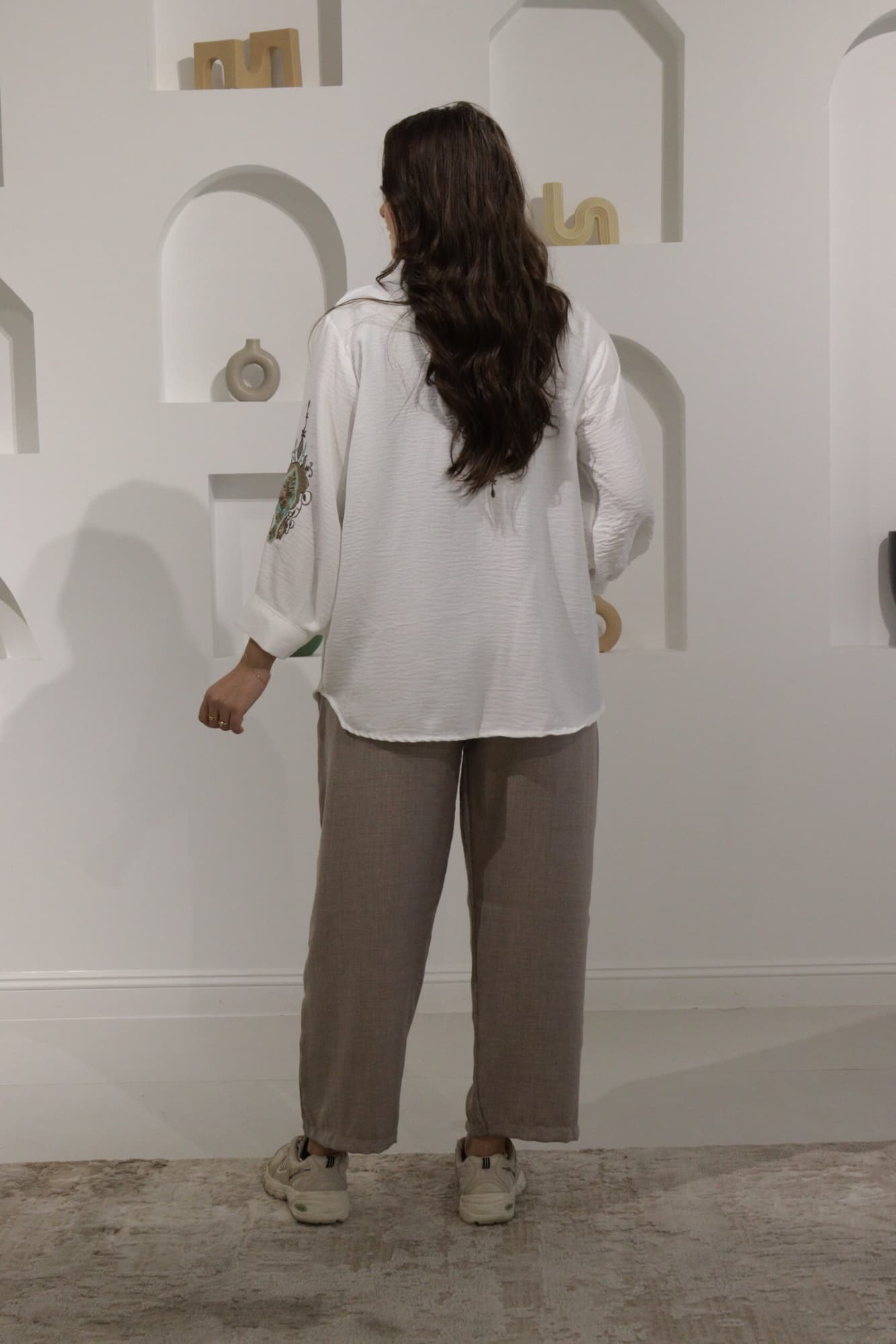 طقم بنطلون وبلوزة كاجوال بتطرز خيوط