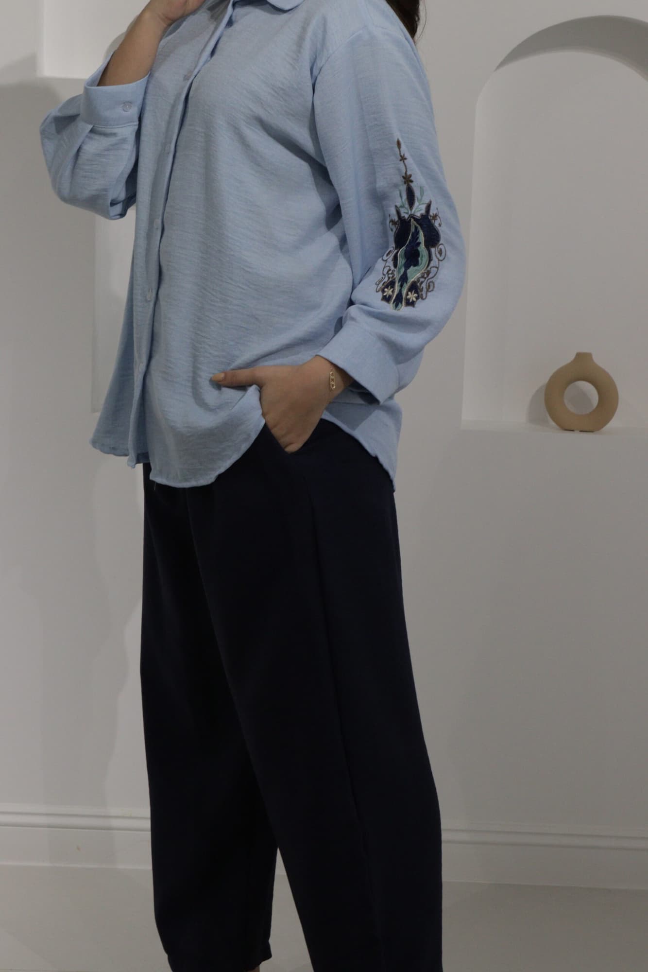 طقم بنطلون وبلوزة كاجوال بتطرز خيوط