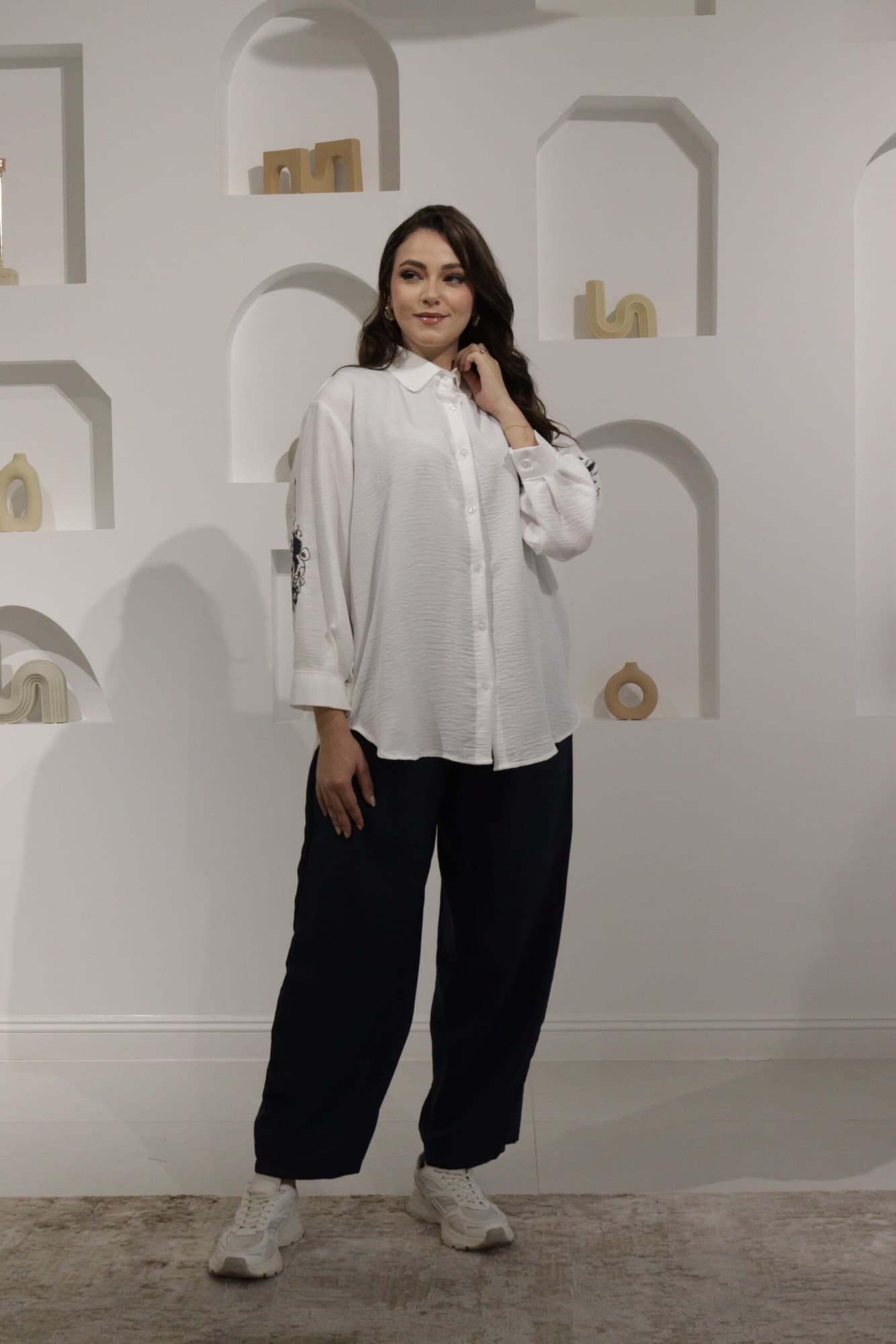 طقم بنطلون وبلوزة كاجوال بتطرز خيوط