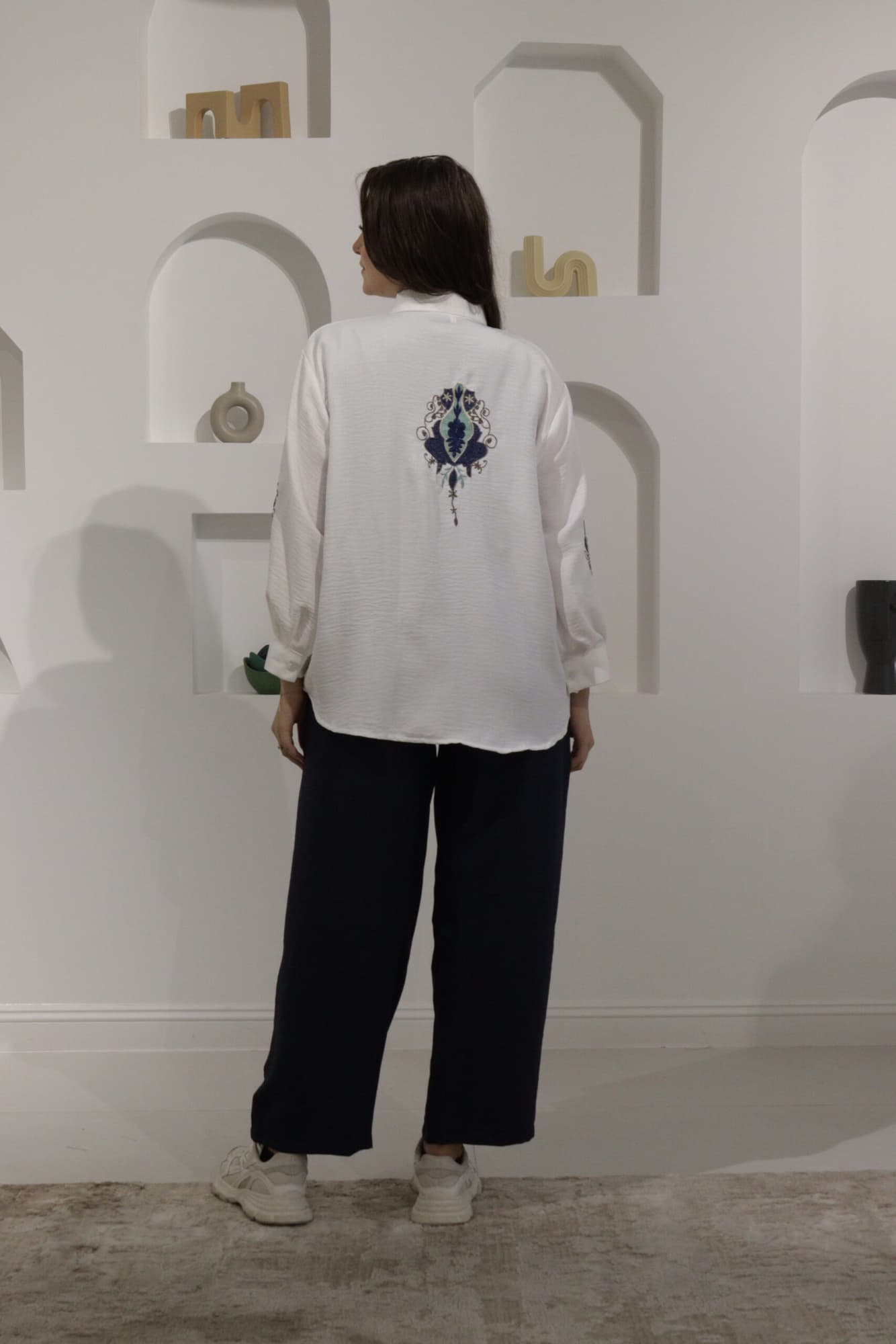 طقم بنطلون وبلوزة كاجوال بتطرز خيوط