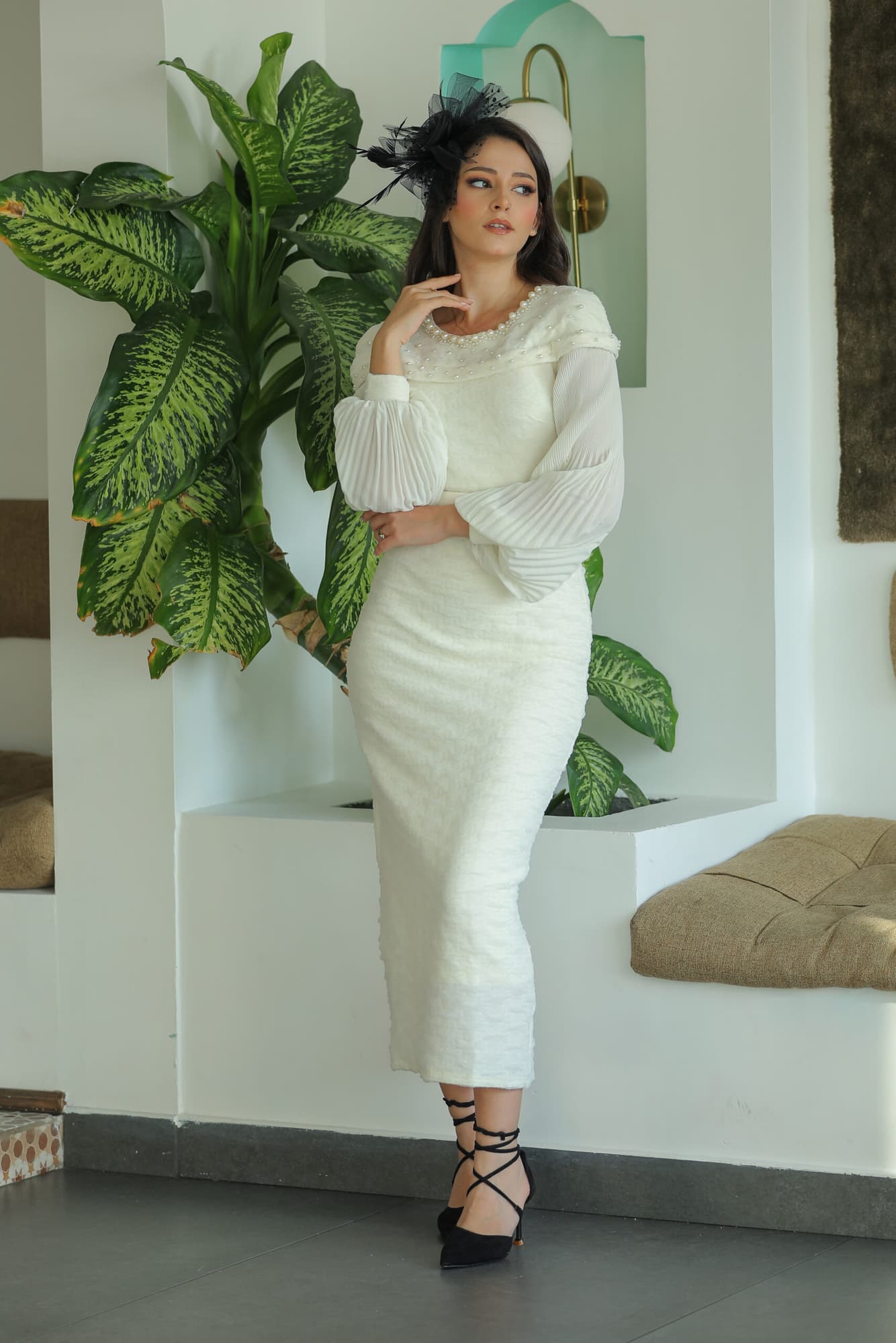 فستان شتوي انيق مزين بلؤلؤ عالاكتاف