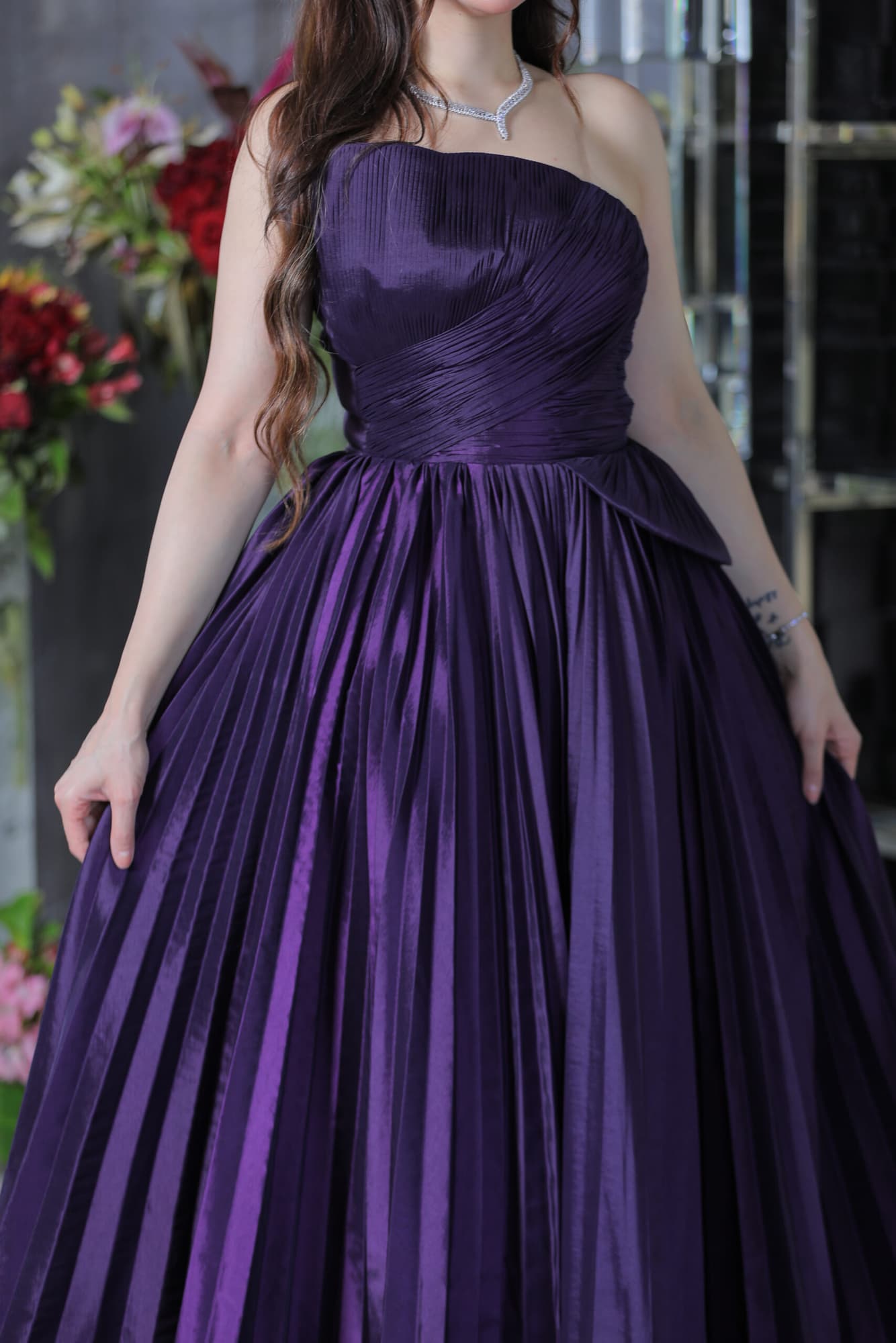 فستان سهره توب بقصه جانبيه وكشكش من الاسفل موف غامق