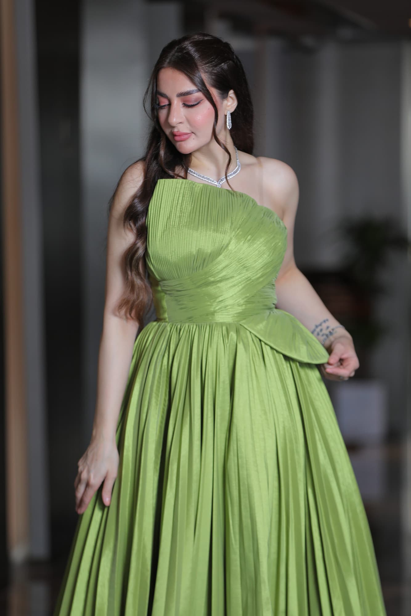 فستان سهره توب بقصه جانبيه وكشكش من الاسفل