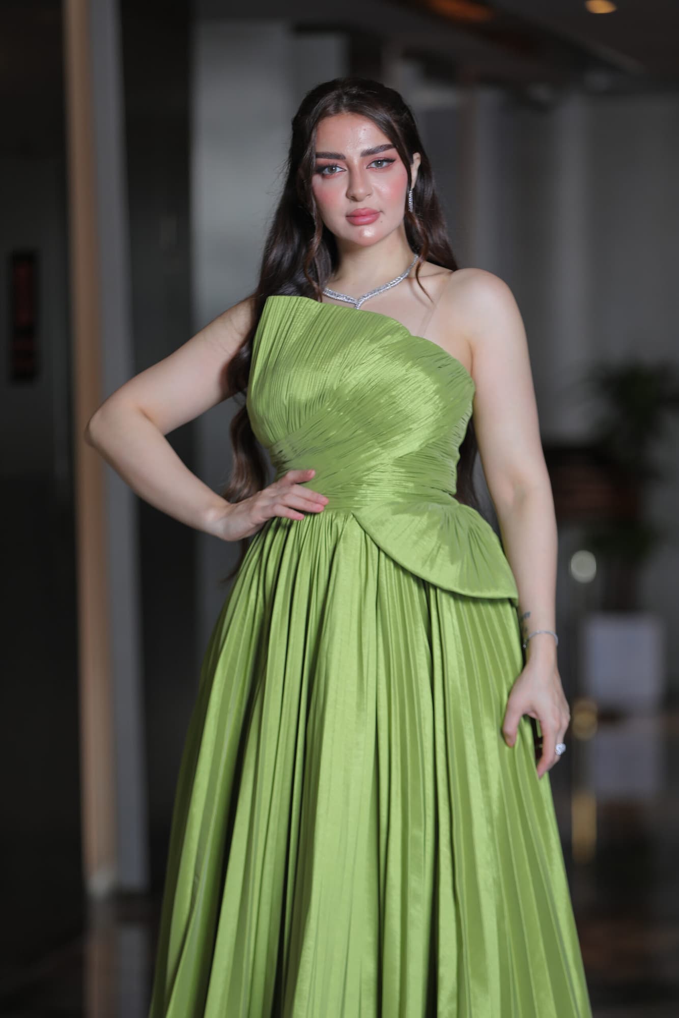 فستان سهره توب بقصه جانبيه وكشكش من الاسفل