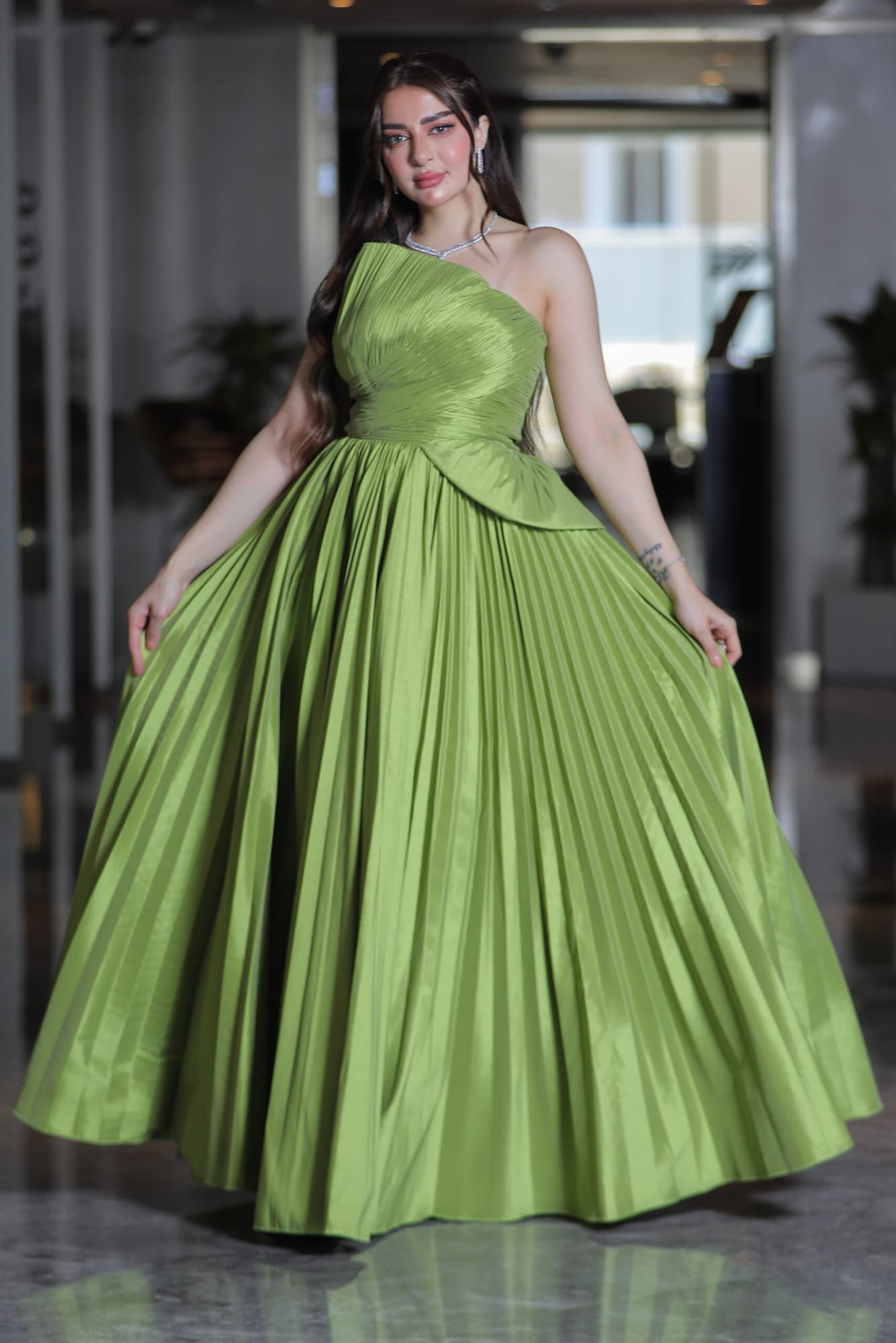 فستان سهره توب بقصه جانبيه وكشكش من الاسفل