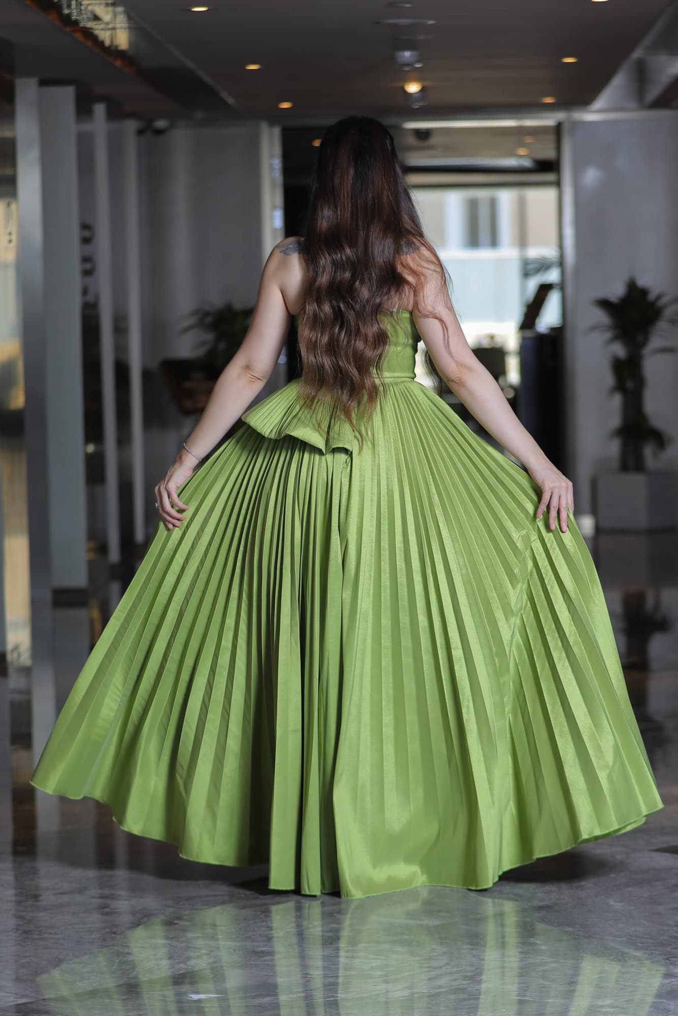 فستان سهره توب بقصه جانبيه وكشكش من الاسفل