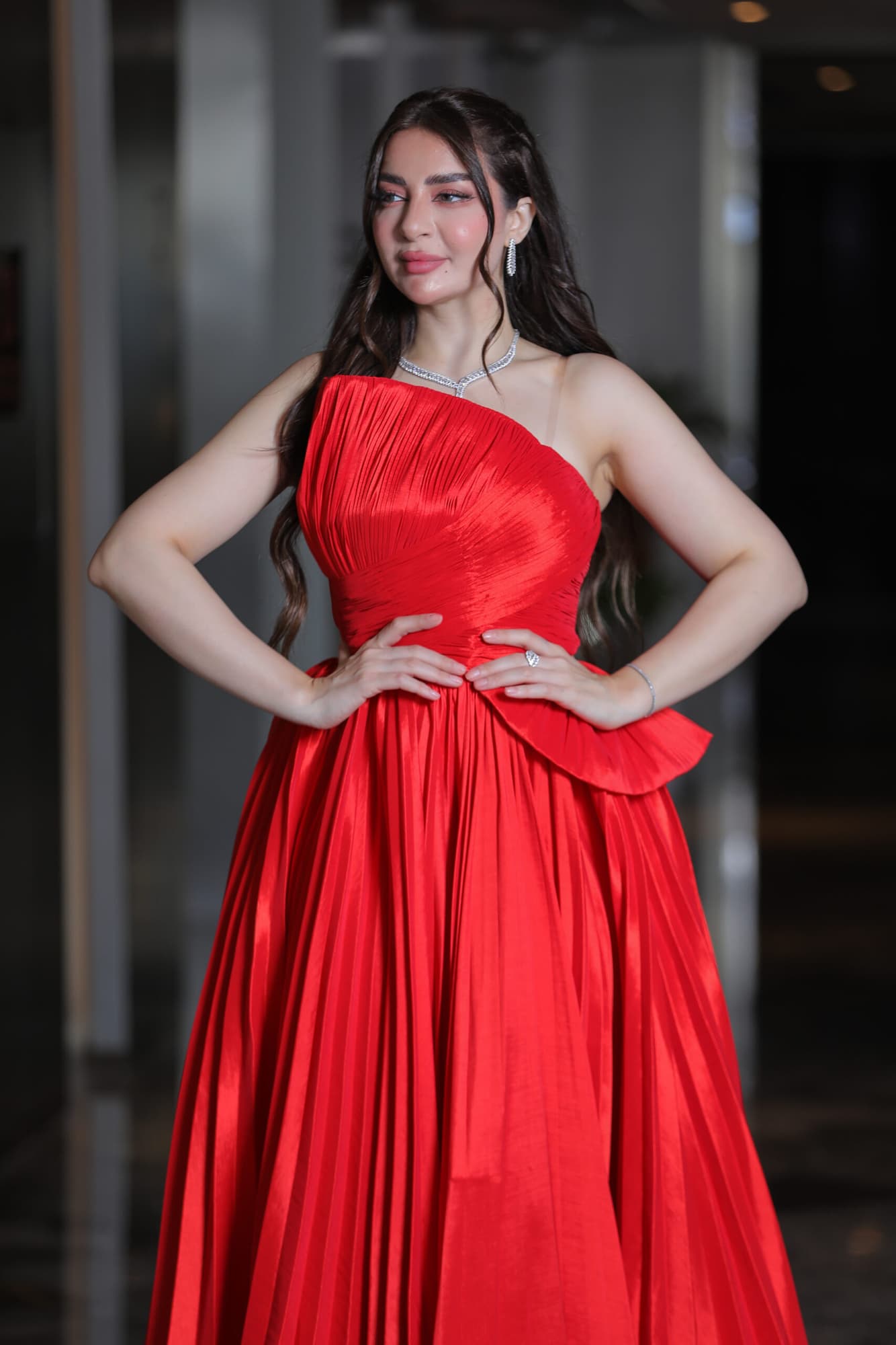 فستان سهره توب بقصه جانبيه وكشكش من الاسفل