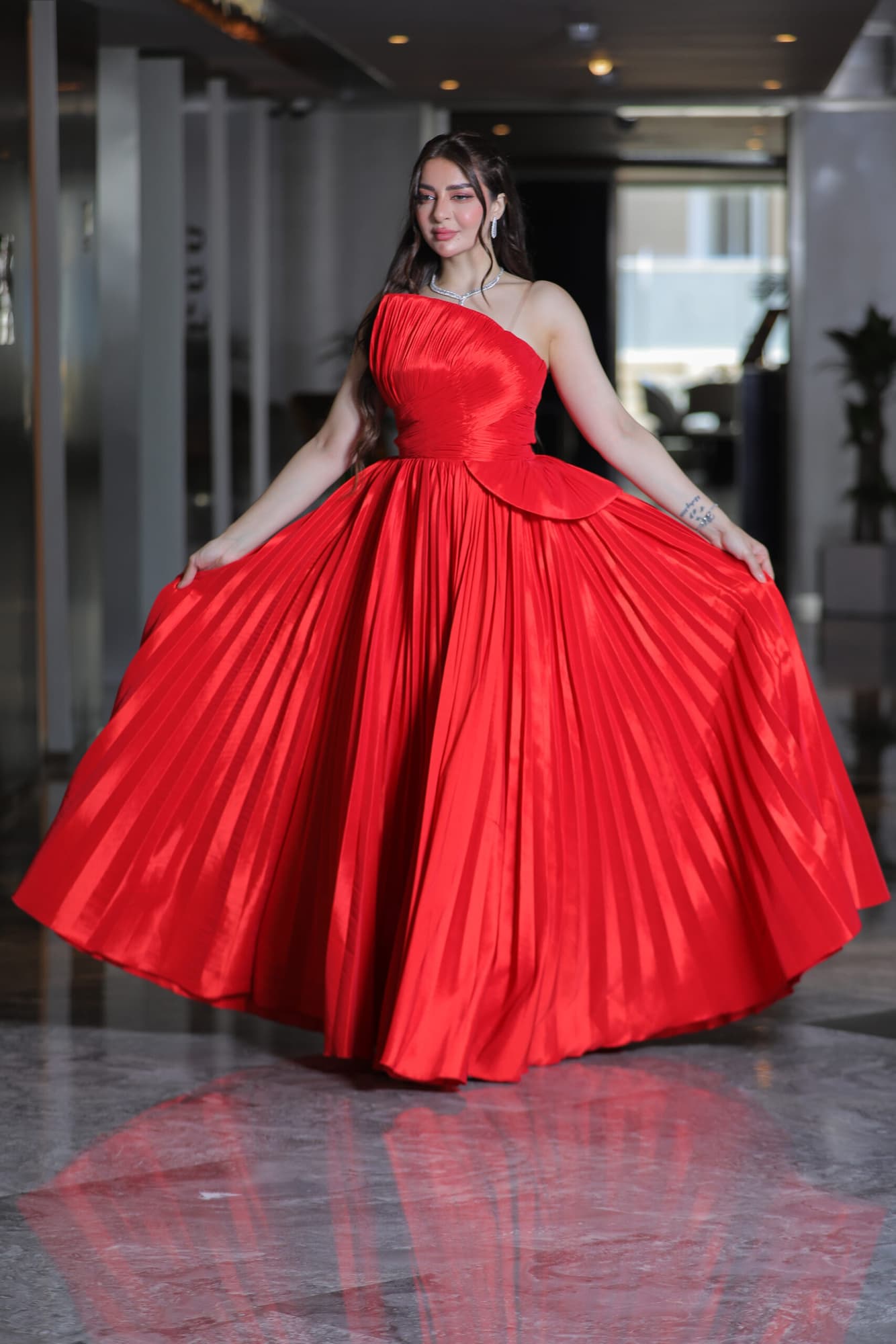 فستان سهره توب بقصه جانبيه وكشكش من الاسفل