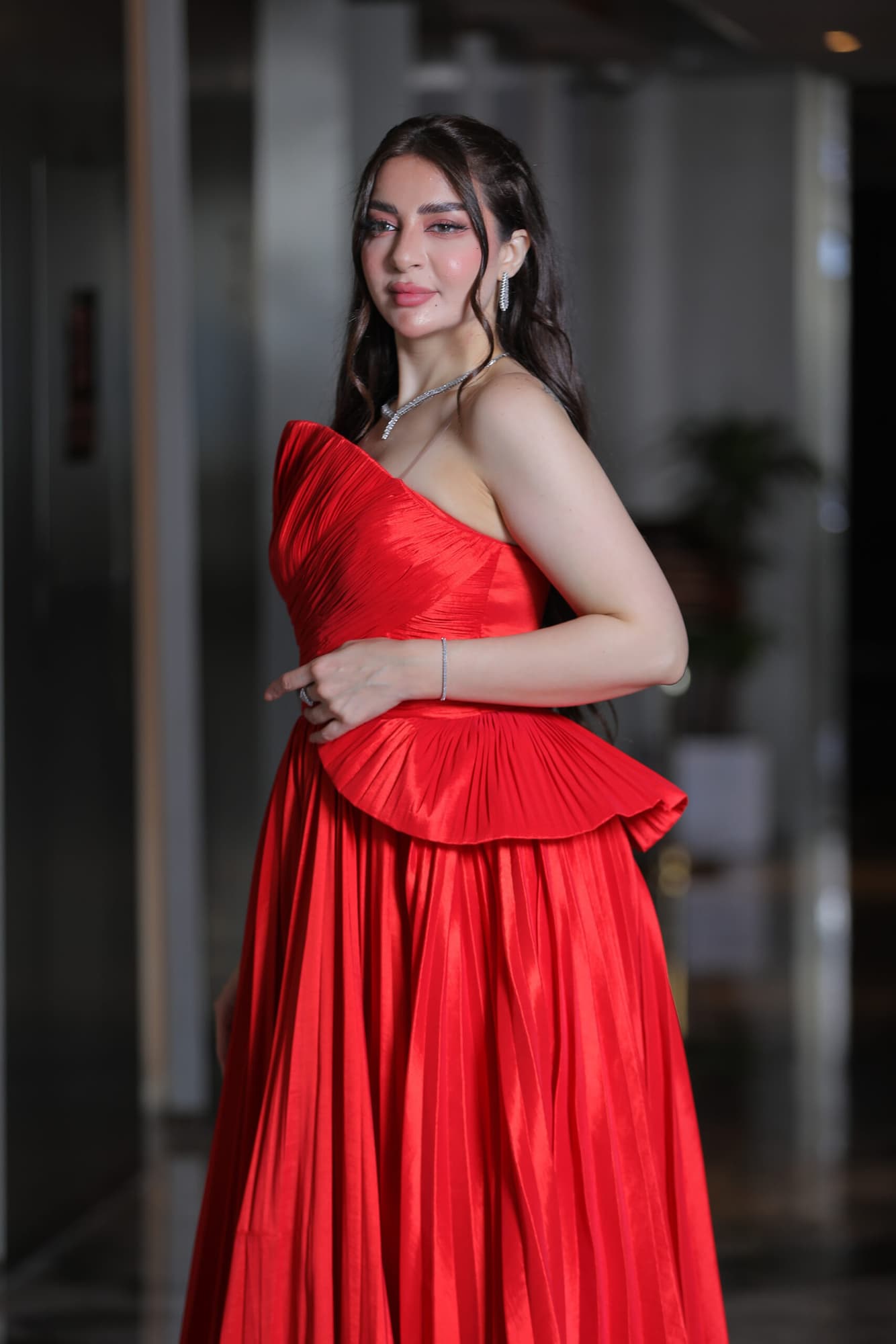 فستان سهره توب بقصه جانبيه وكشكش من الاسفل