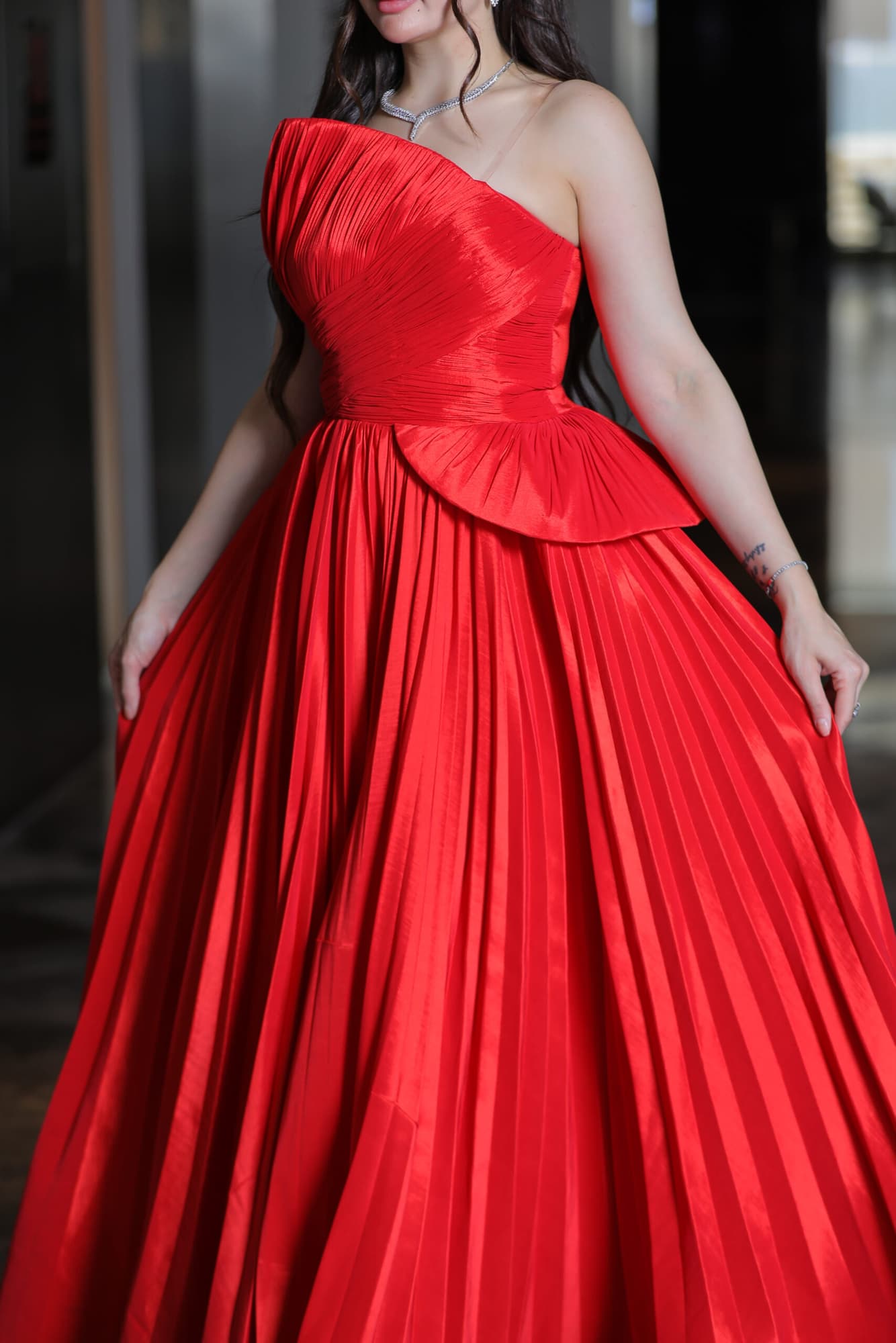 فستان سهره توب بقصه جانبيه وكشكش من الاسفل