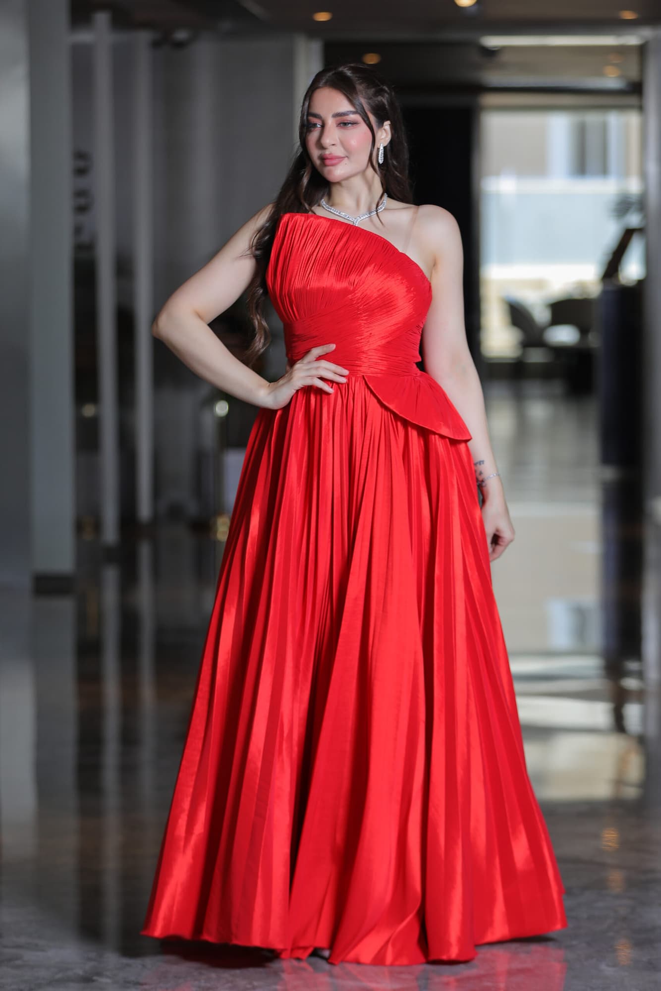 فستان سهره توب بقصه جانبيه وكشكش من الاسفل