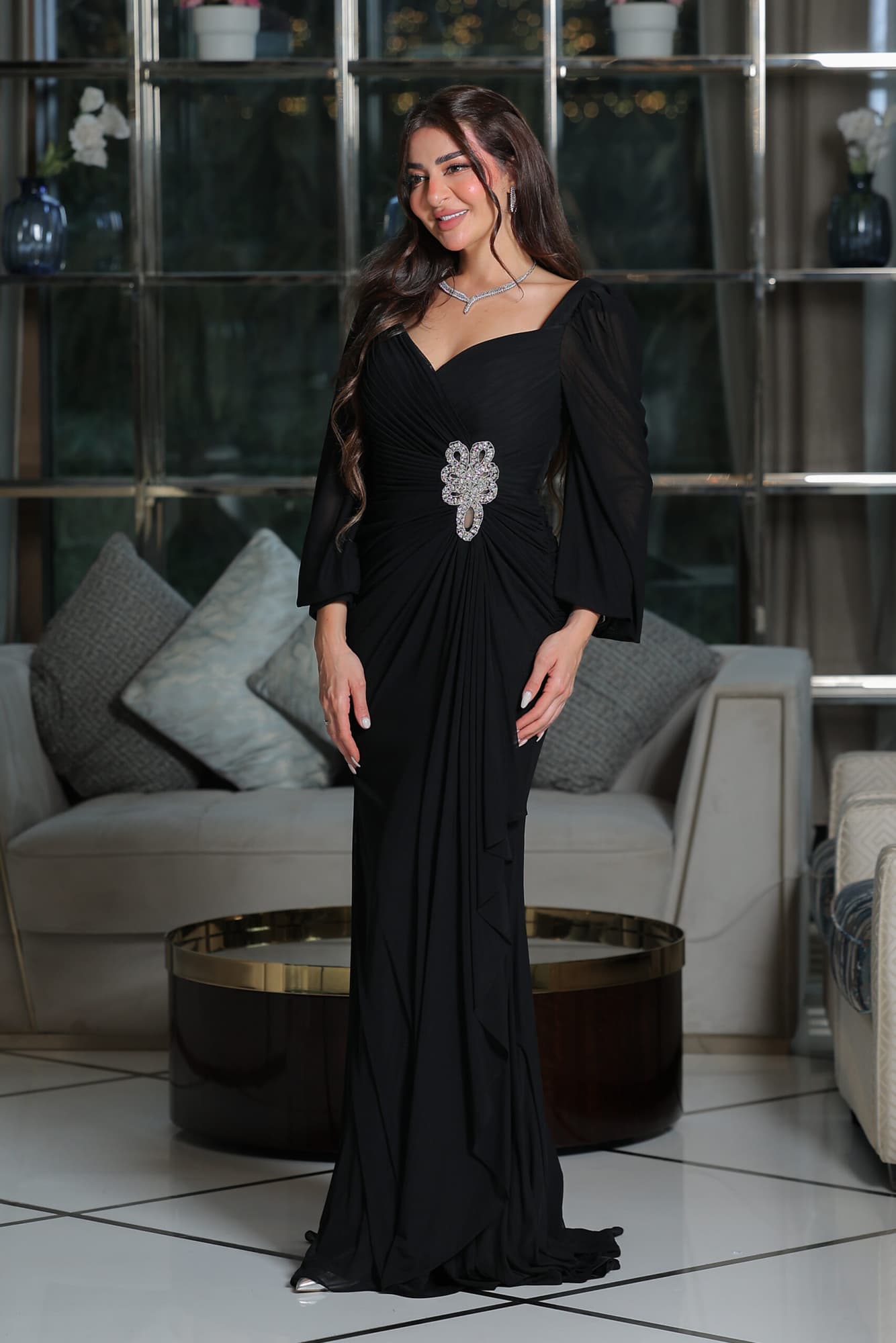 فستان سهرة ناعم ماسك بخط عنق على شكل قلب مزين بكريستال