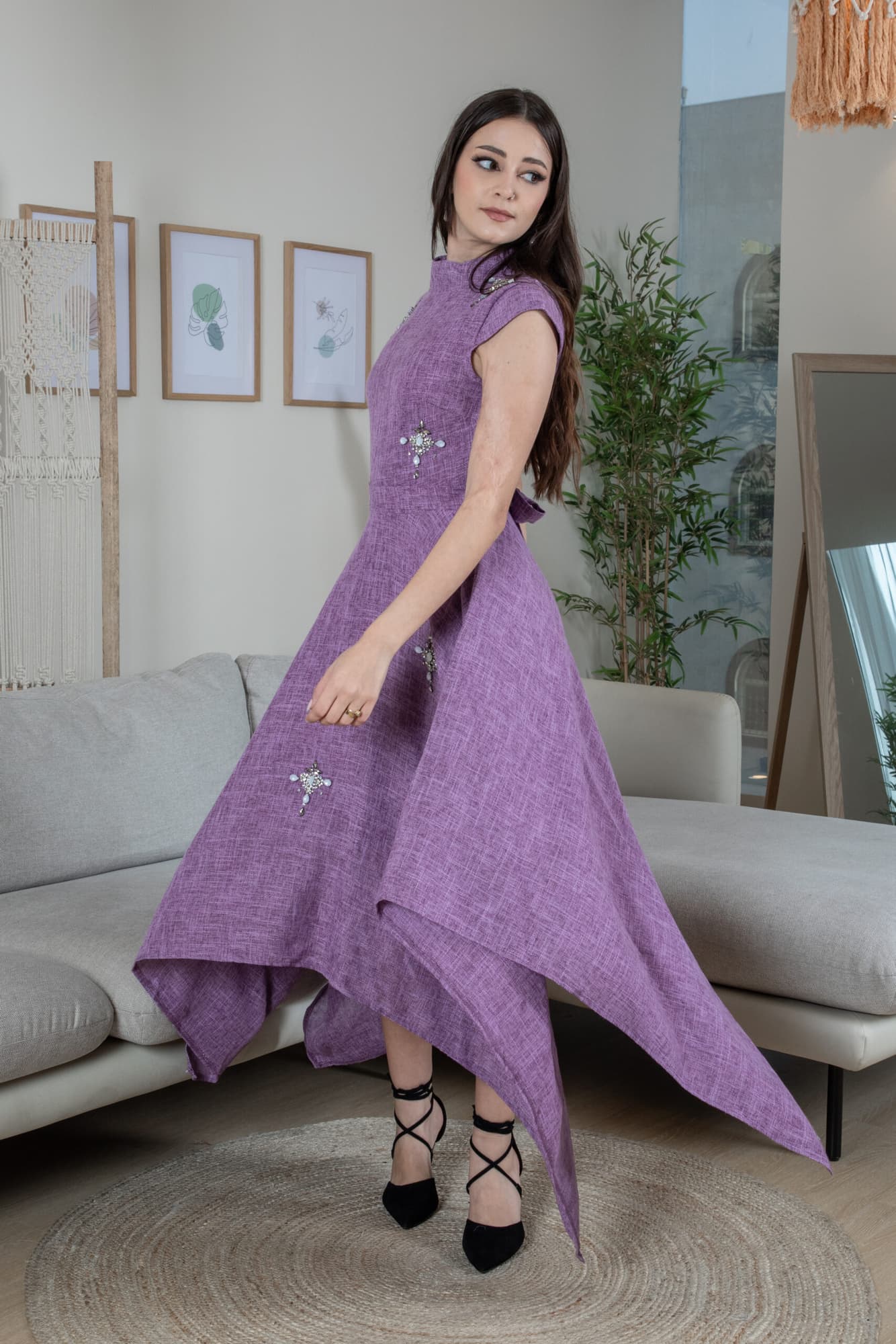 فستان ميدي بقصة انيقة مزين بكريستال ناعم