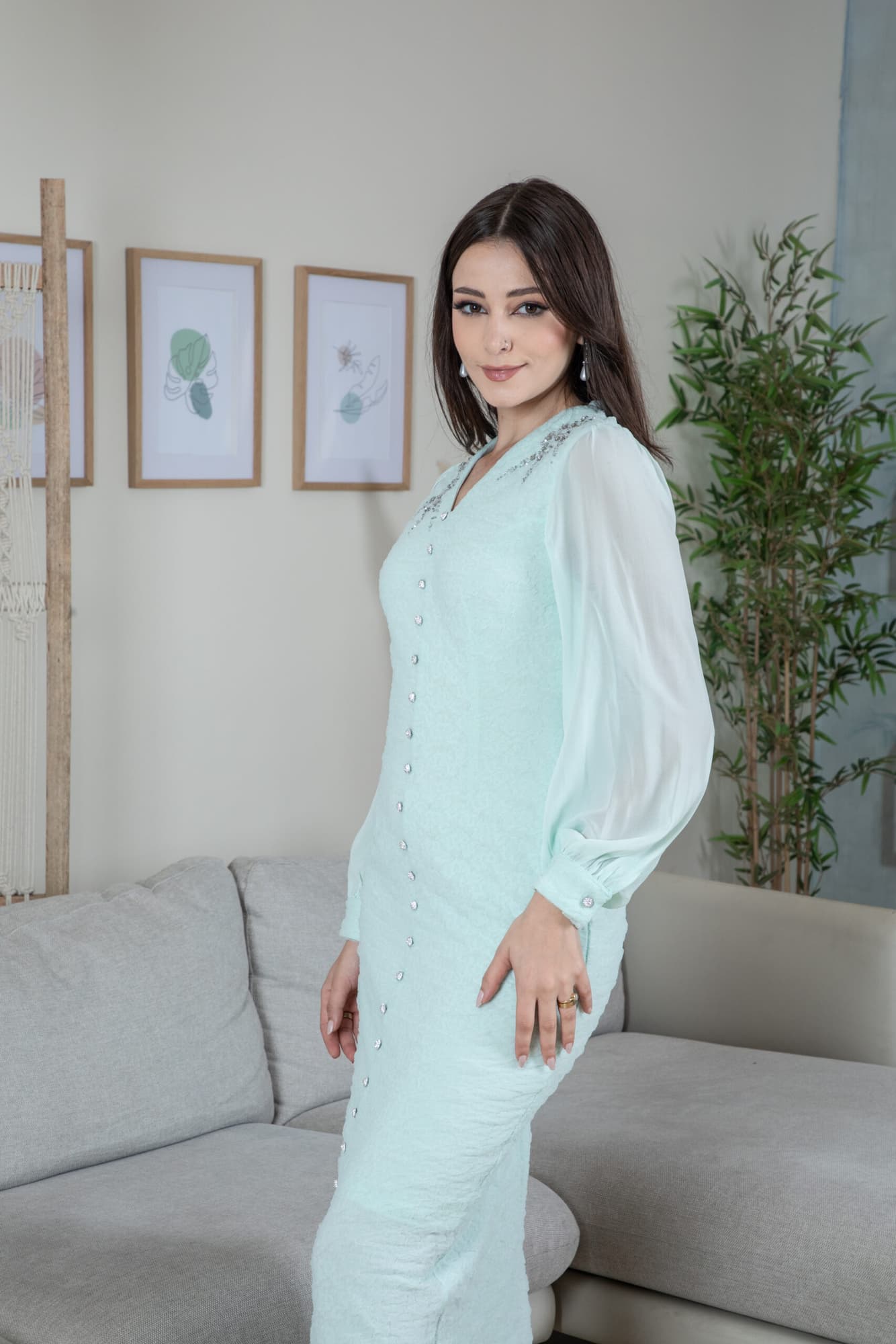 فستان شتوي ماسك بازرار لؤلؤ مزين بفصوص على الاكتاف