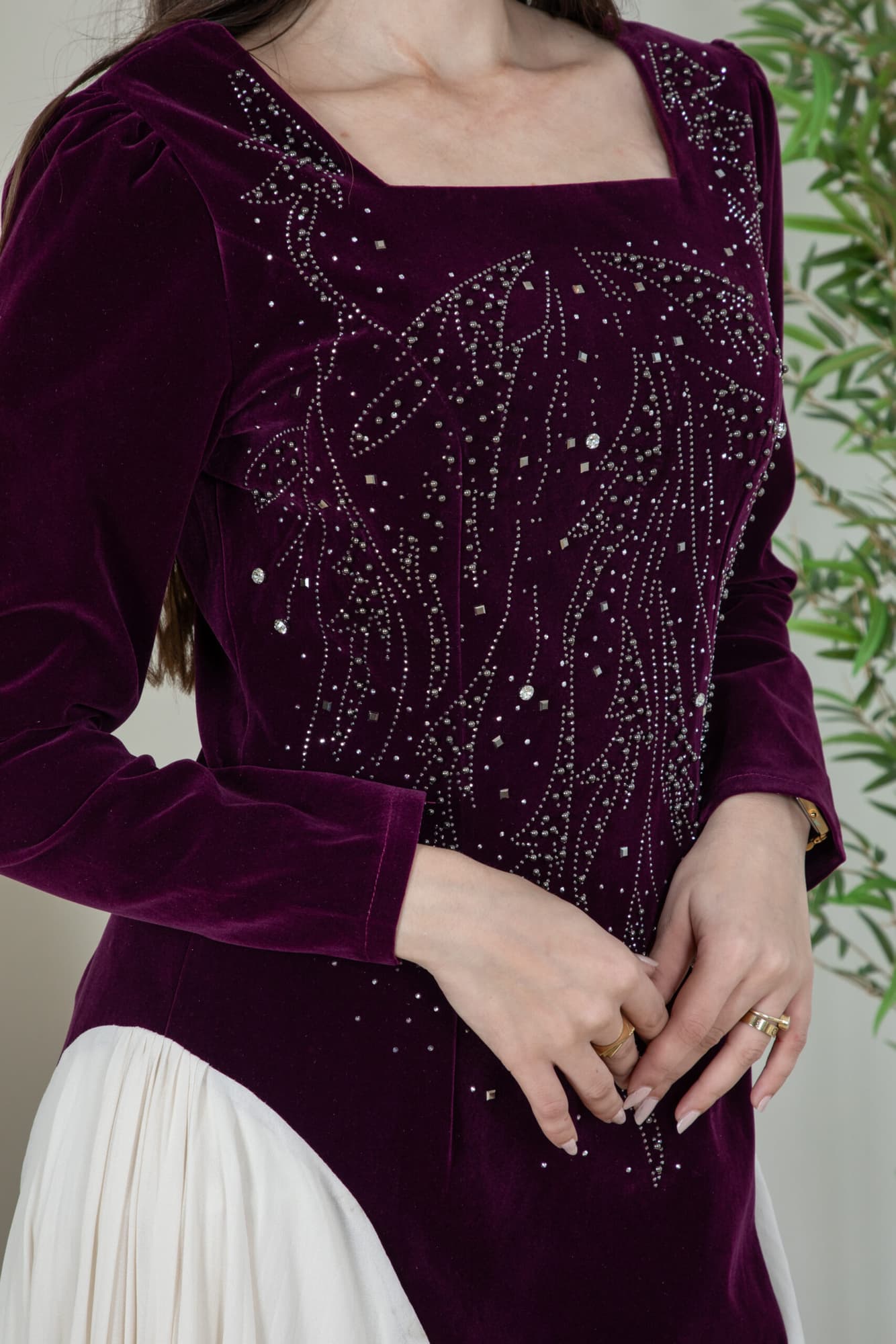 فستان شتوي مخمل بكسرات من الجوانب بنفسجي