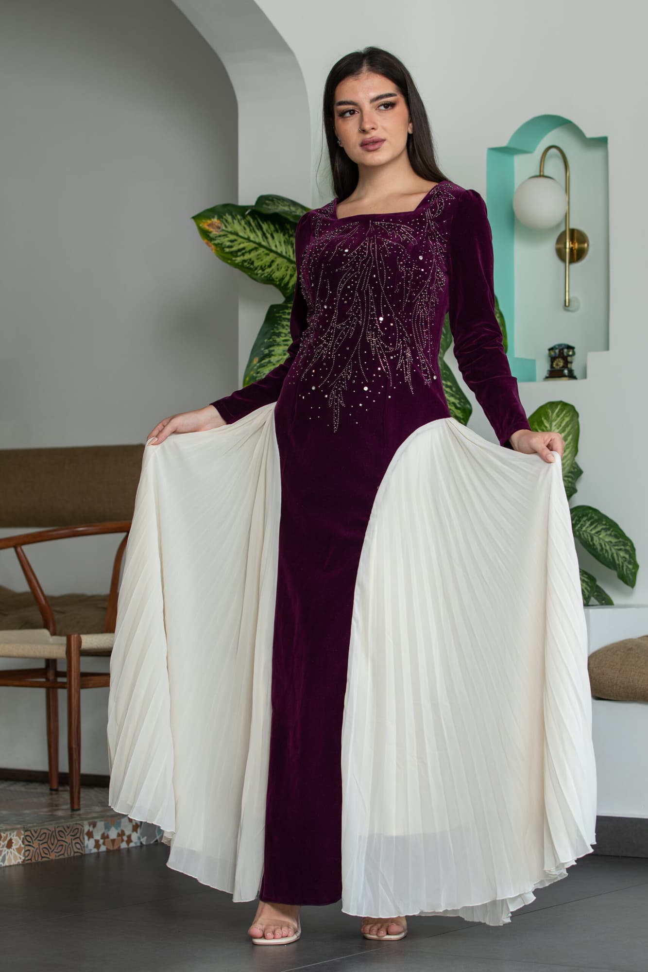 فستان شتوي مخمل بكسرات من الجوانب