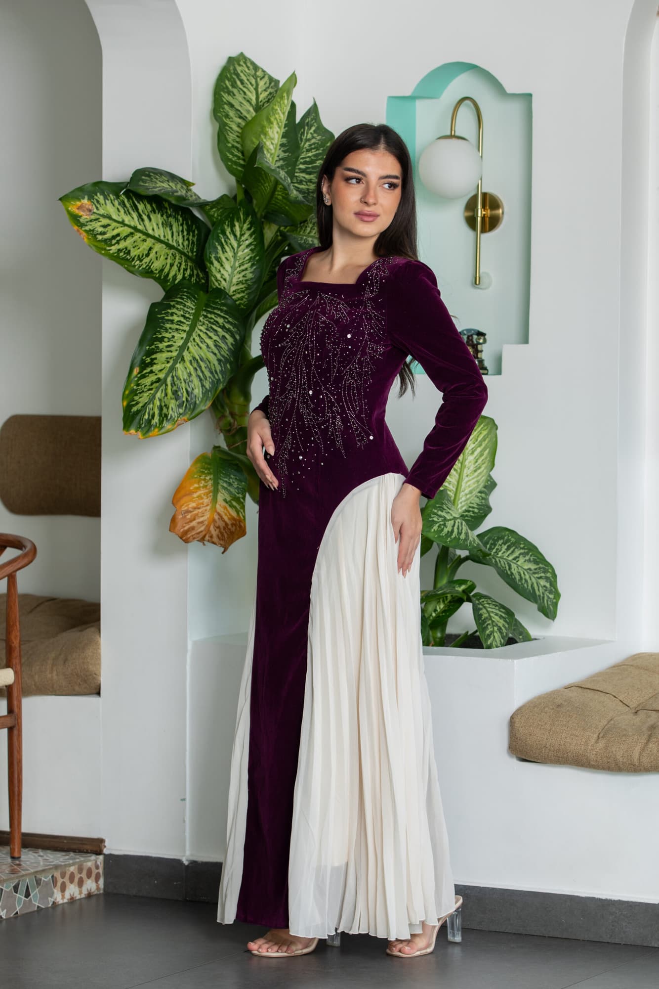 فستان شتوي مخمل بكسرات من الجوانب