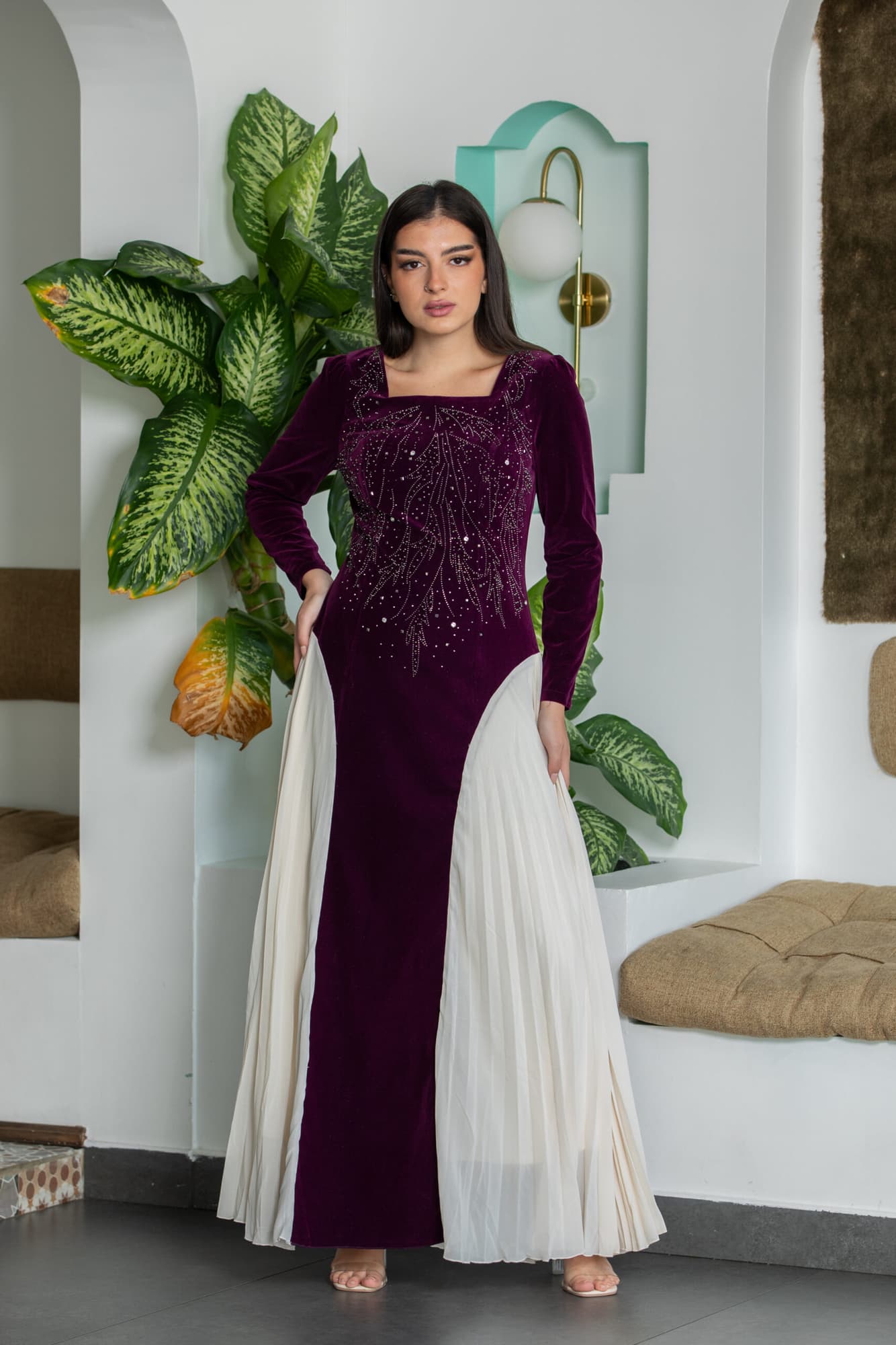 فستان شتوي مخمل بكسرات من الجوانب