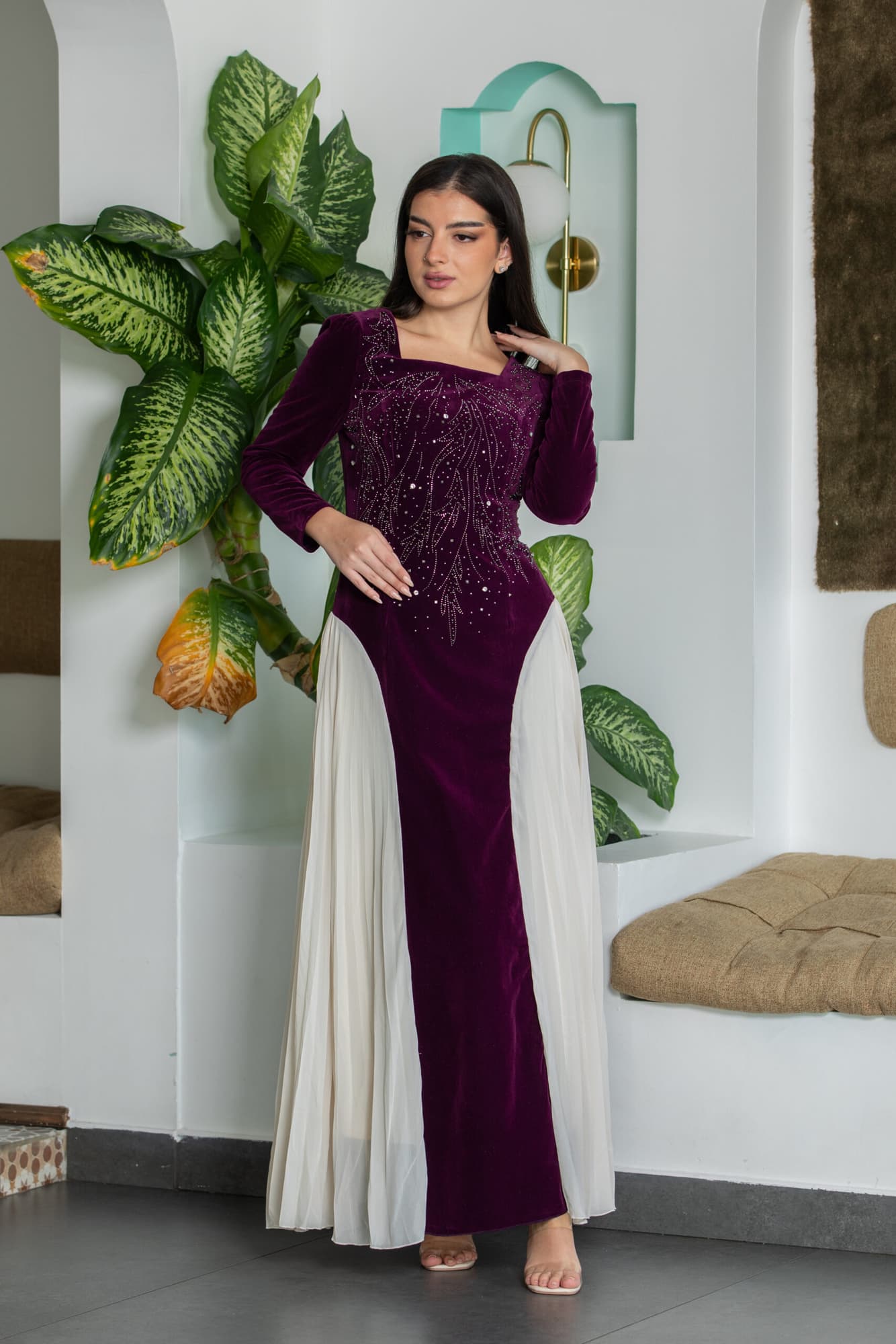 فستان شتوي مخمل بكسرات من الجوانب