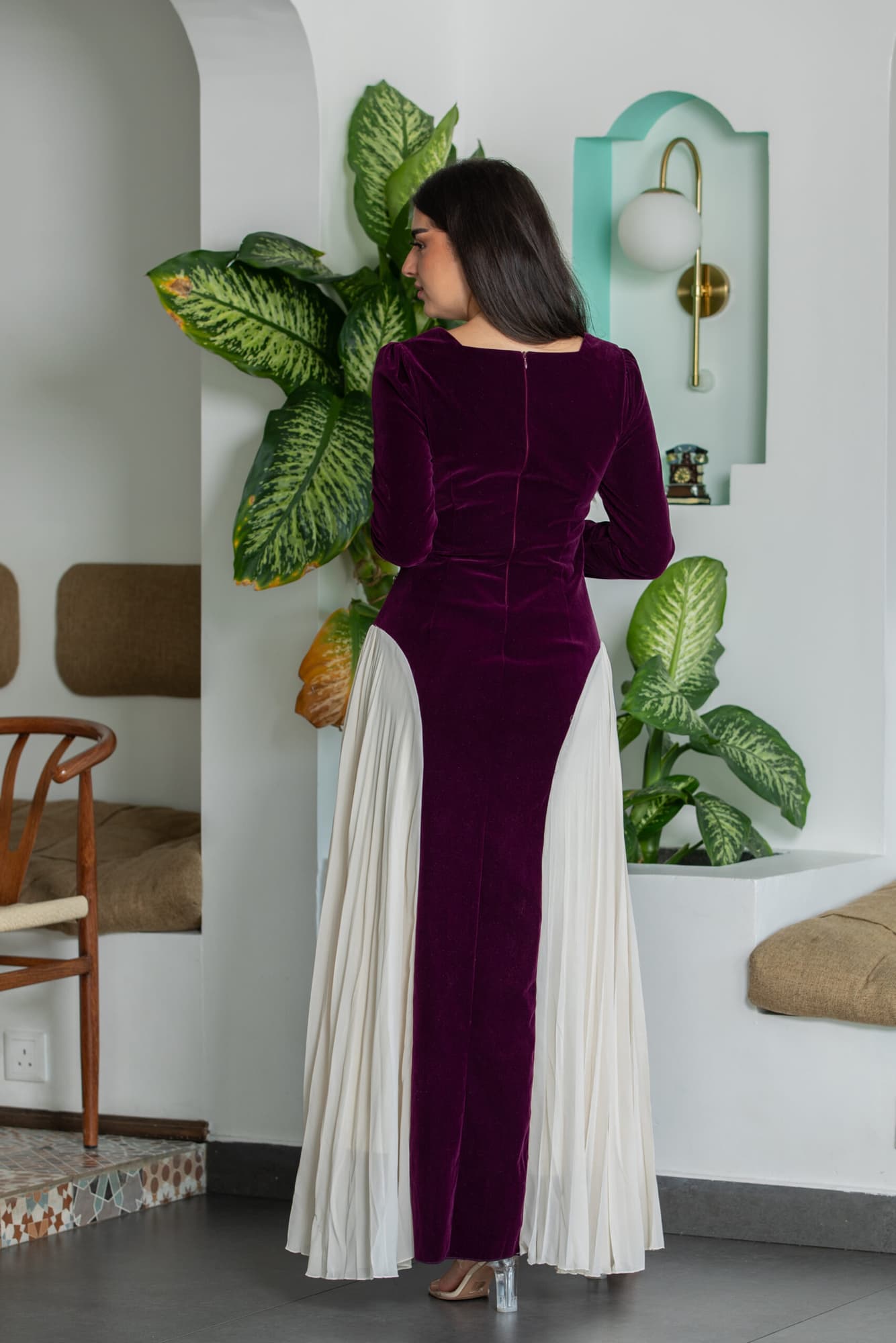 فستان شتوي مخمل بكسرات من الجوانب