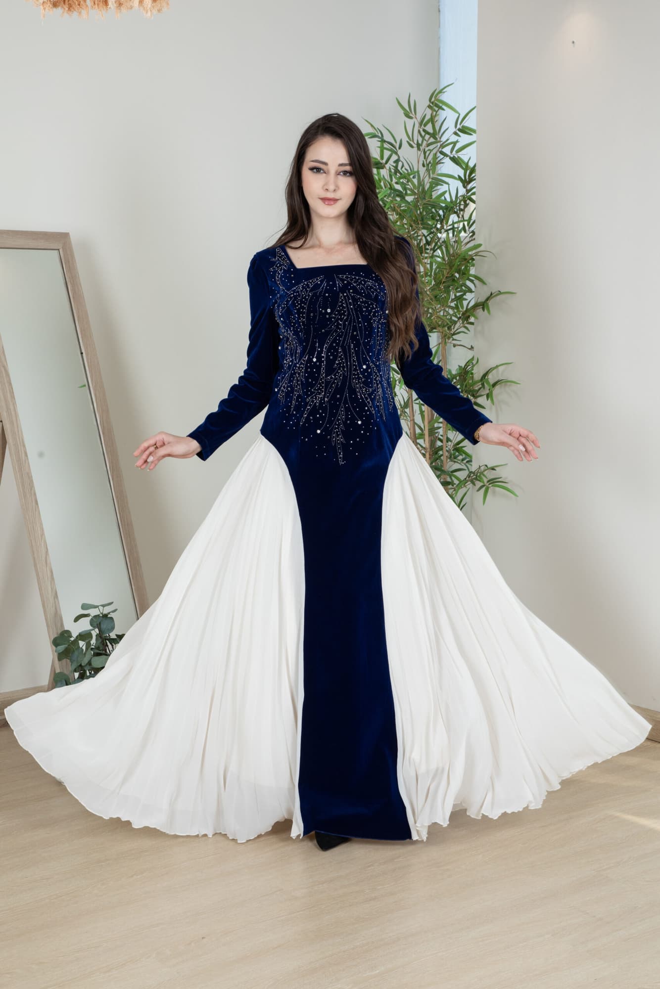 فستان شتوي مخمل بكسرات من الجوانب