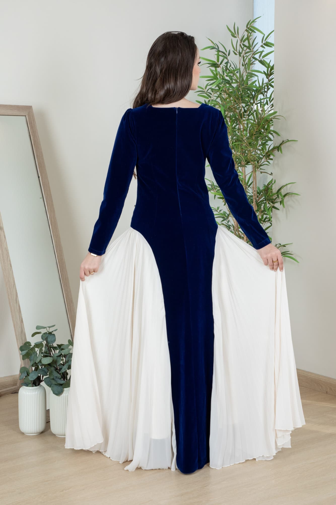 فستان شتوي مخمل بكسرات من الجوانب