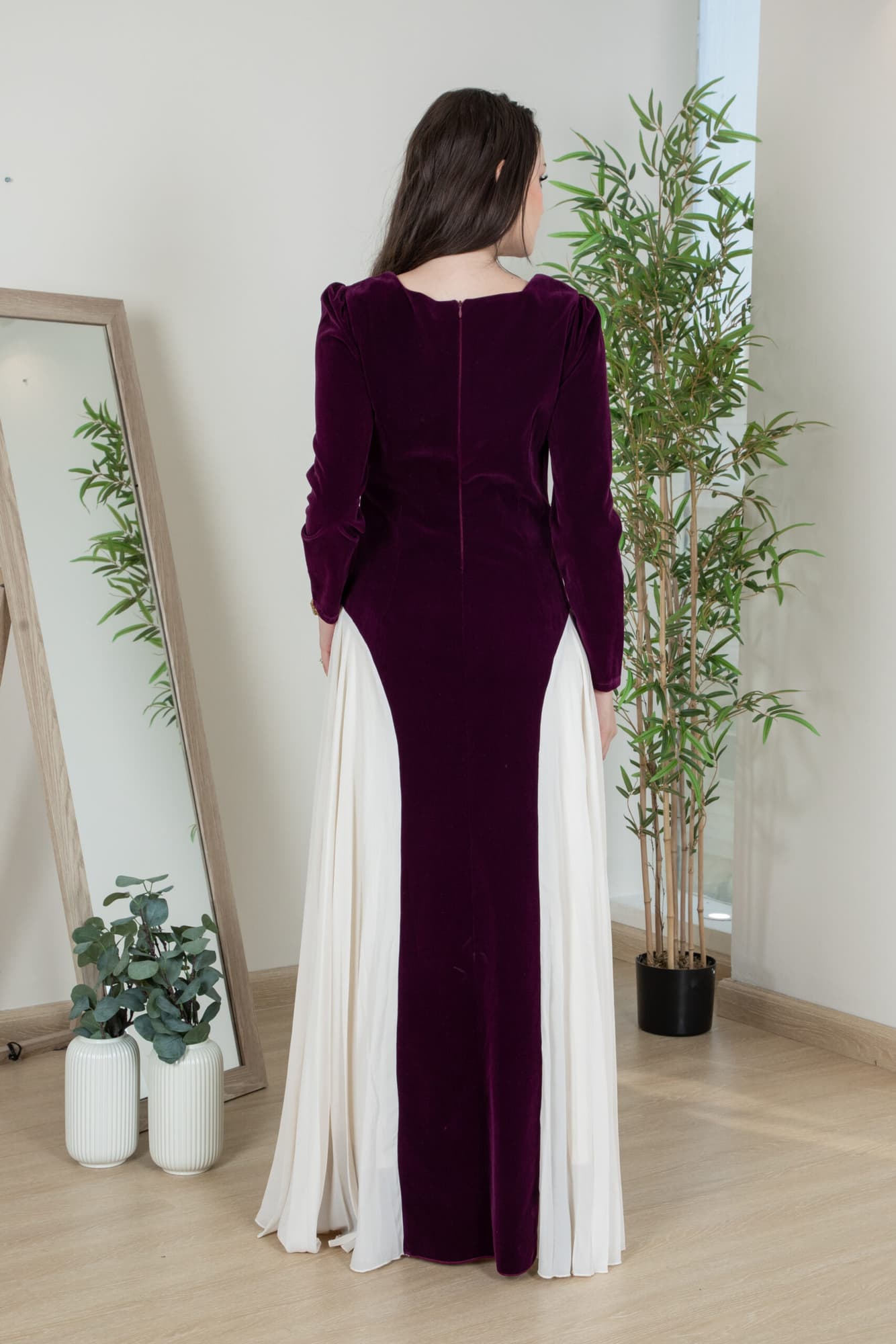 فستان شتوي مخمل بكسرات من الجوانب