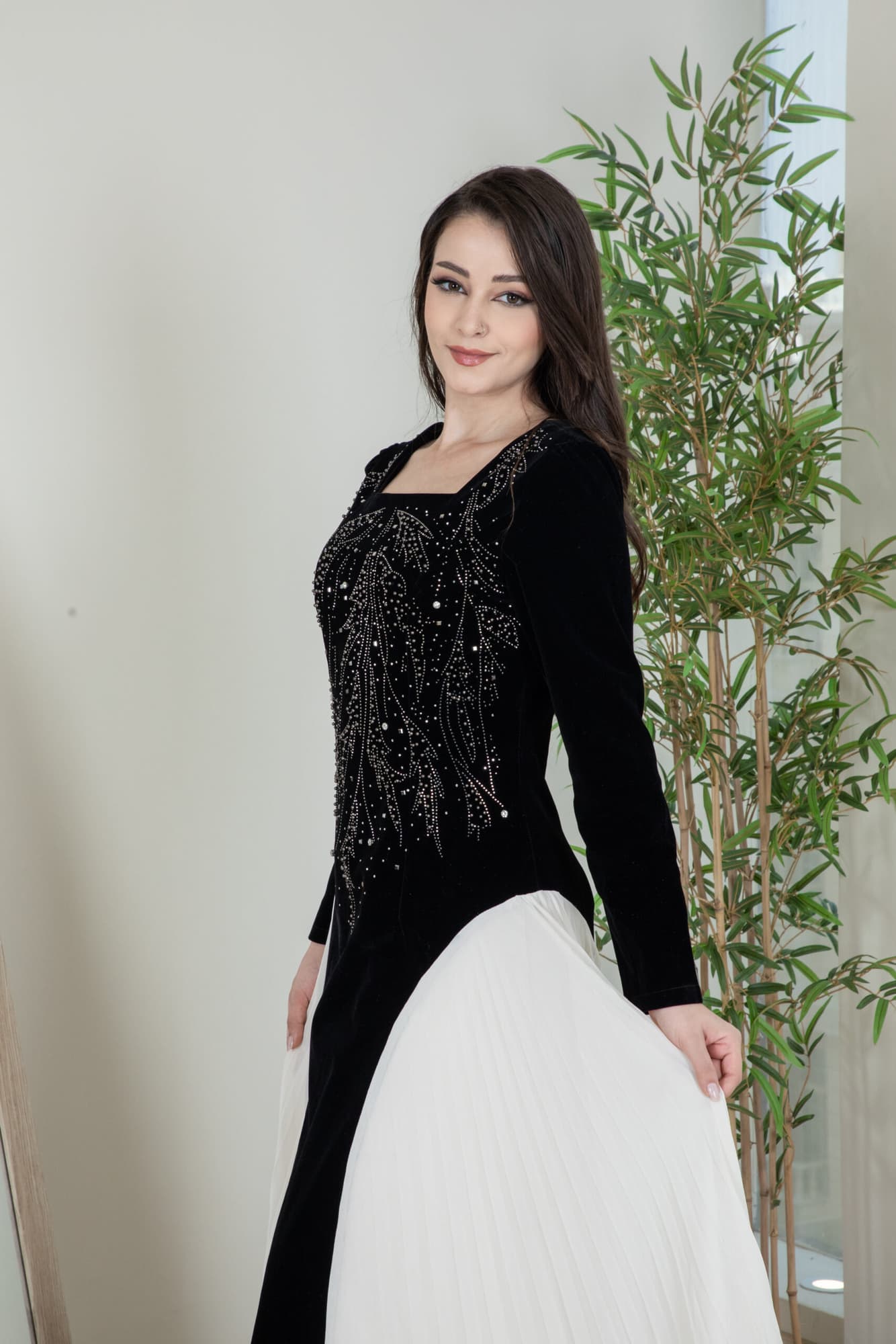 فستان شتوي مخمل بكسرات من الجوانب