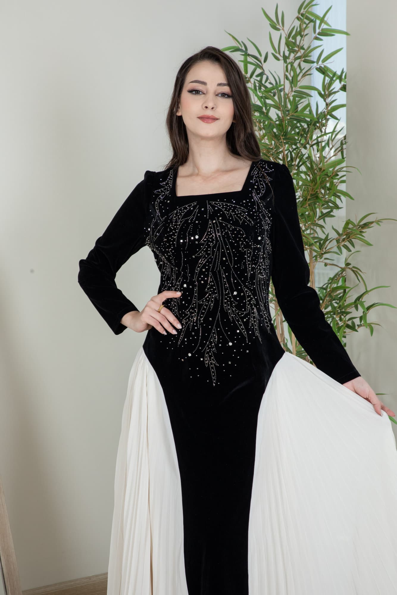 فستان شتوي مخمل بكسرات من الجوانب