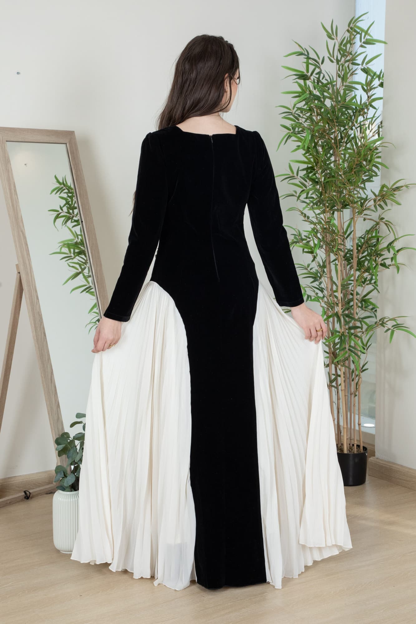 فستان شتوي مخمل بكسرات من الجوانب