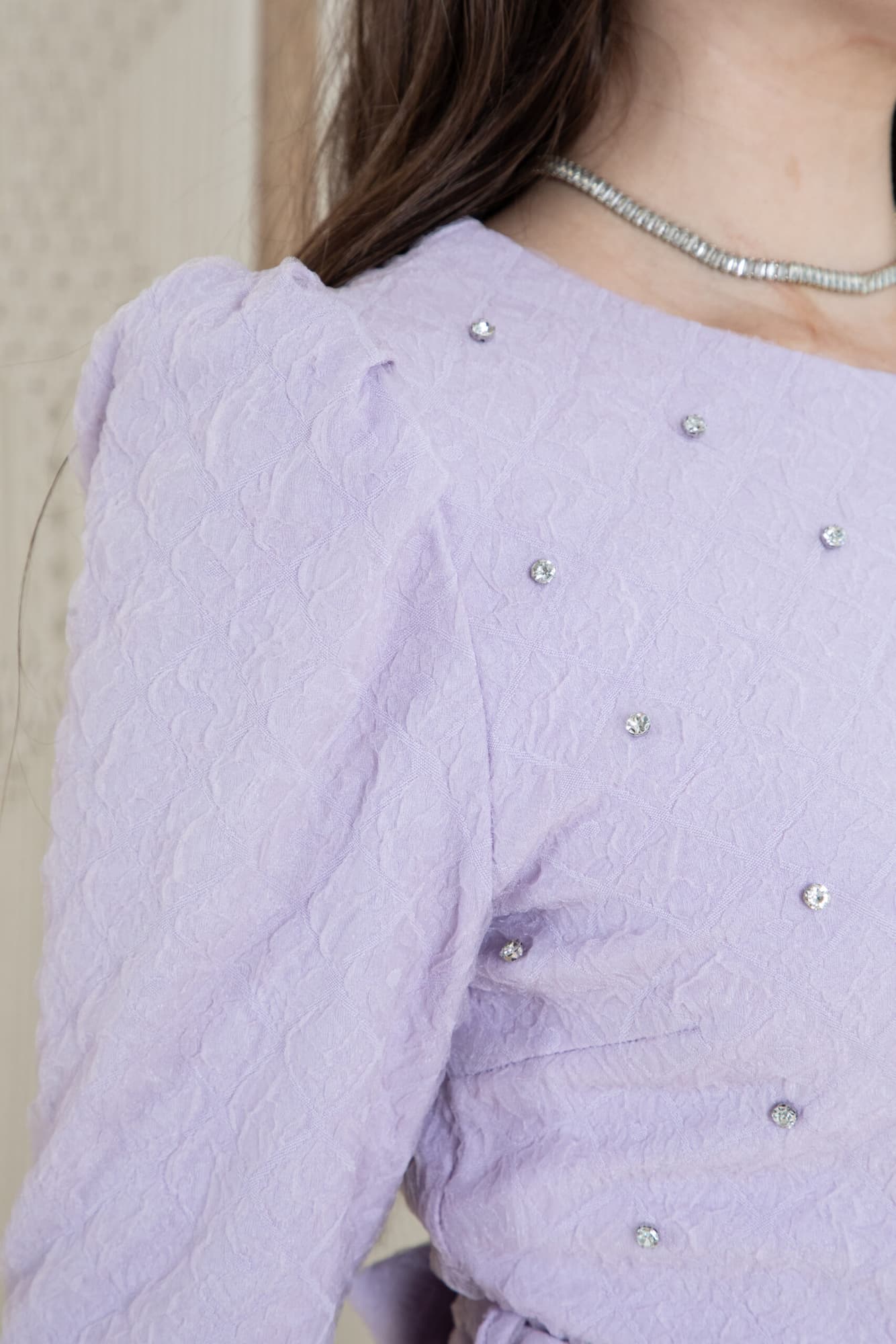 فستان شتوي ماسك بفصوص متفرقة وحزام قماش موف فاتح